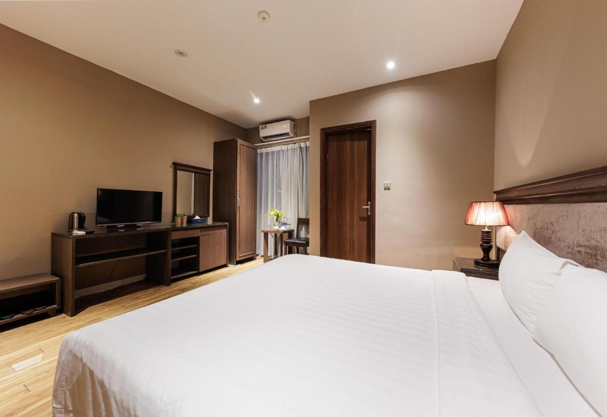 Collection O Le Grand - The Tryst Hotel
