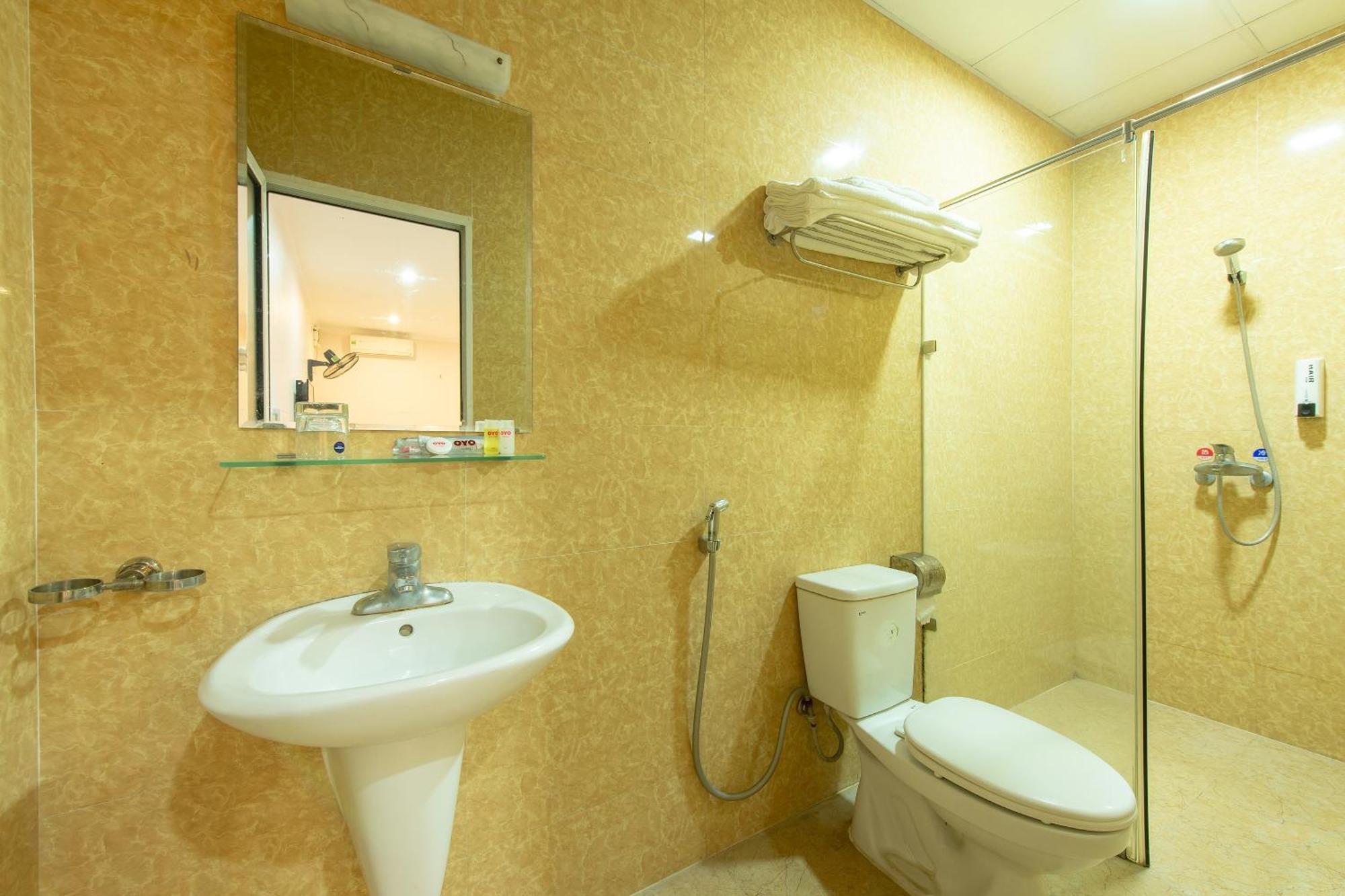 Capital O 417 Truong Son Hotel