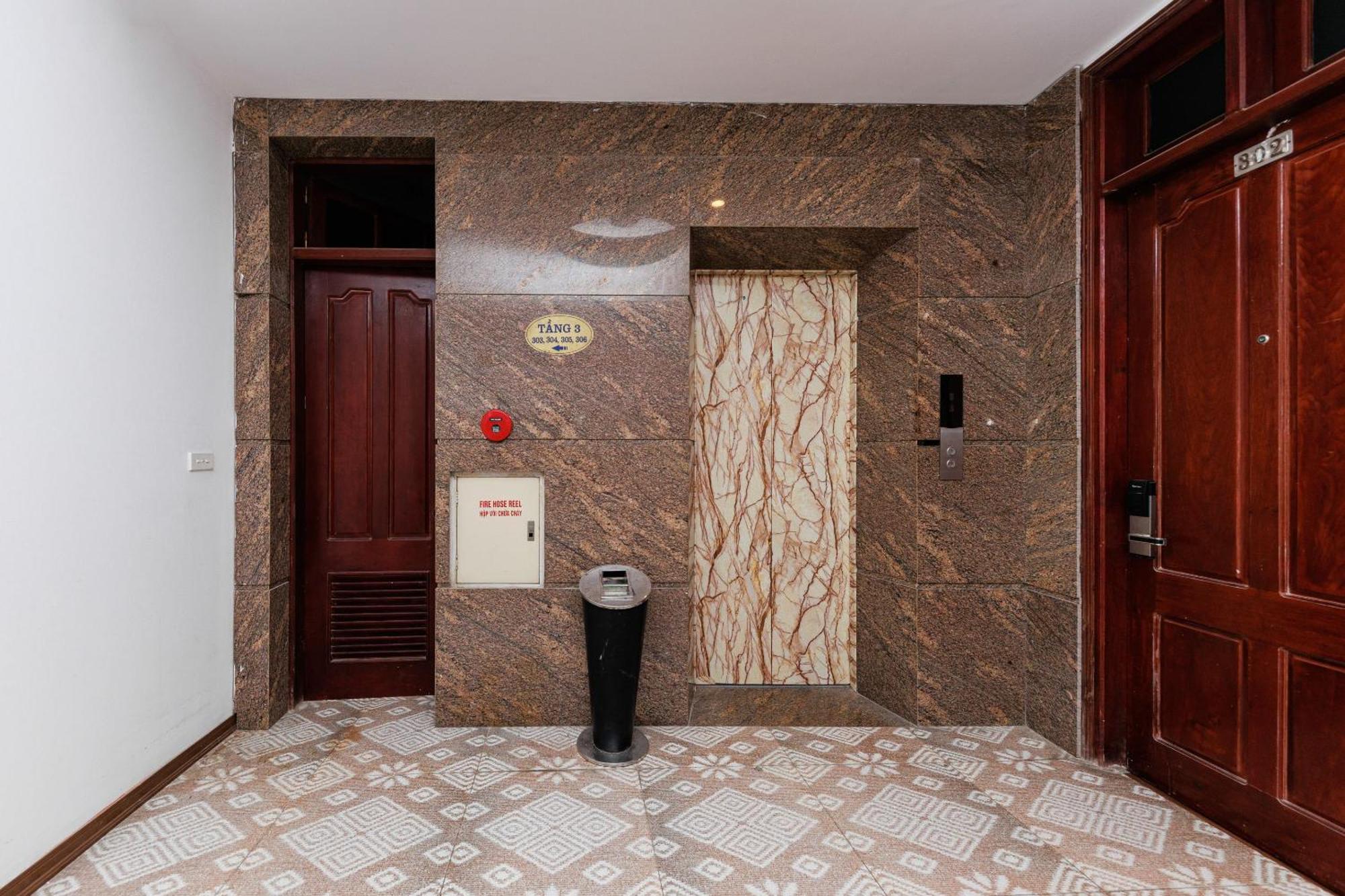 Hotel Oyo 472 Lenka 2*