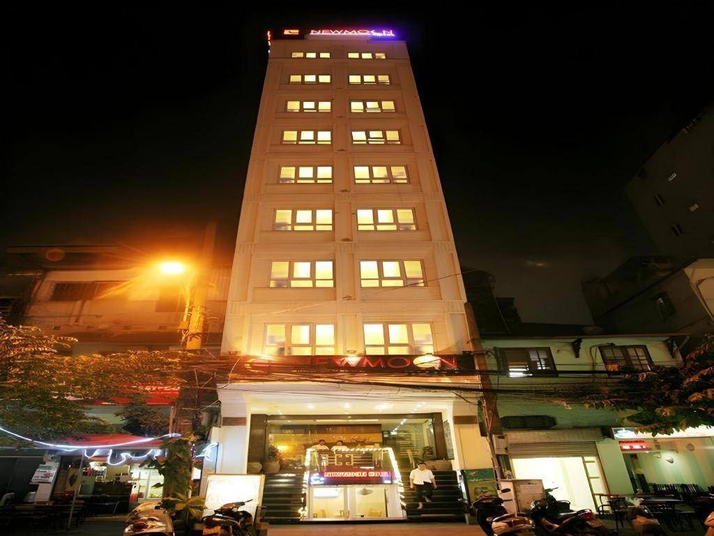 New Moon Hotel 2*