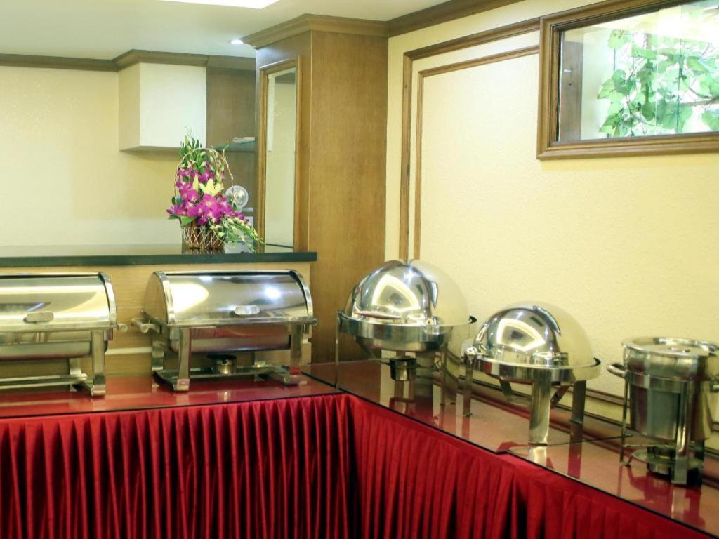 Lenid De Ho Guom Hanoi