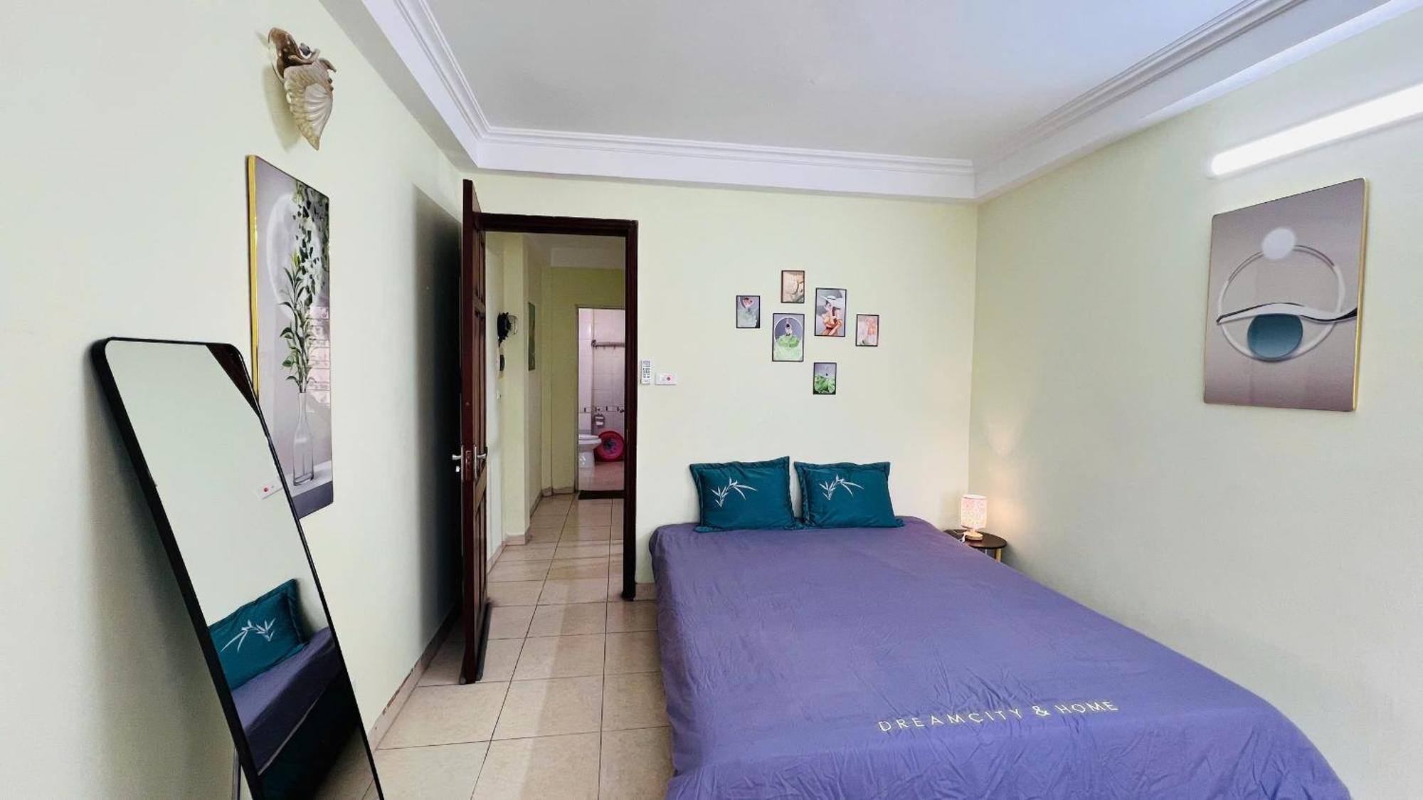 Mat Sieu Thoang, Cua So Lon Homestay Hanoi