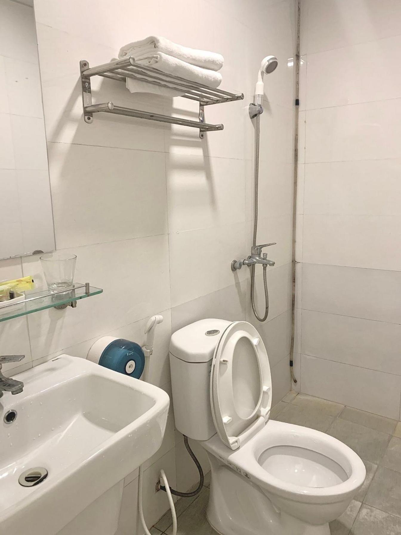 Hoang Gia - Ng45 Tran Thai Tong Hn - By Bay Luxury Apartment *