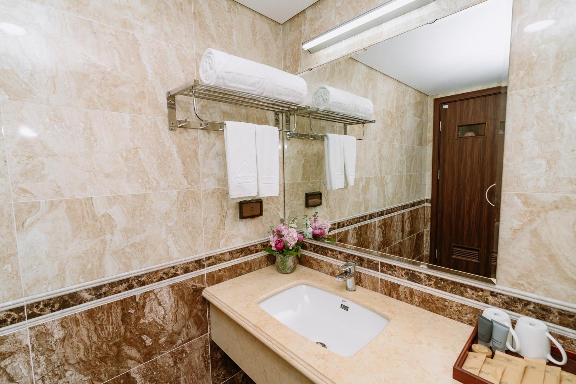 Legend Westlake 4* Hà Nội