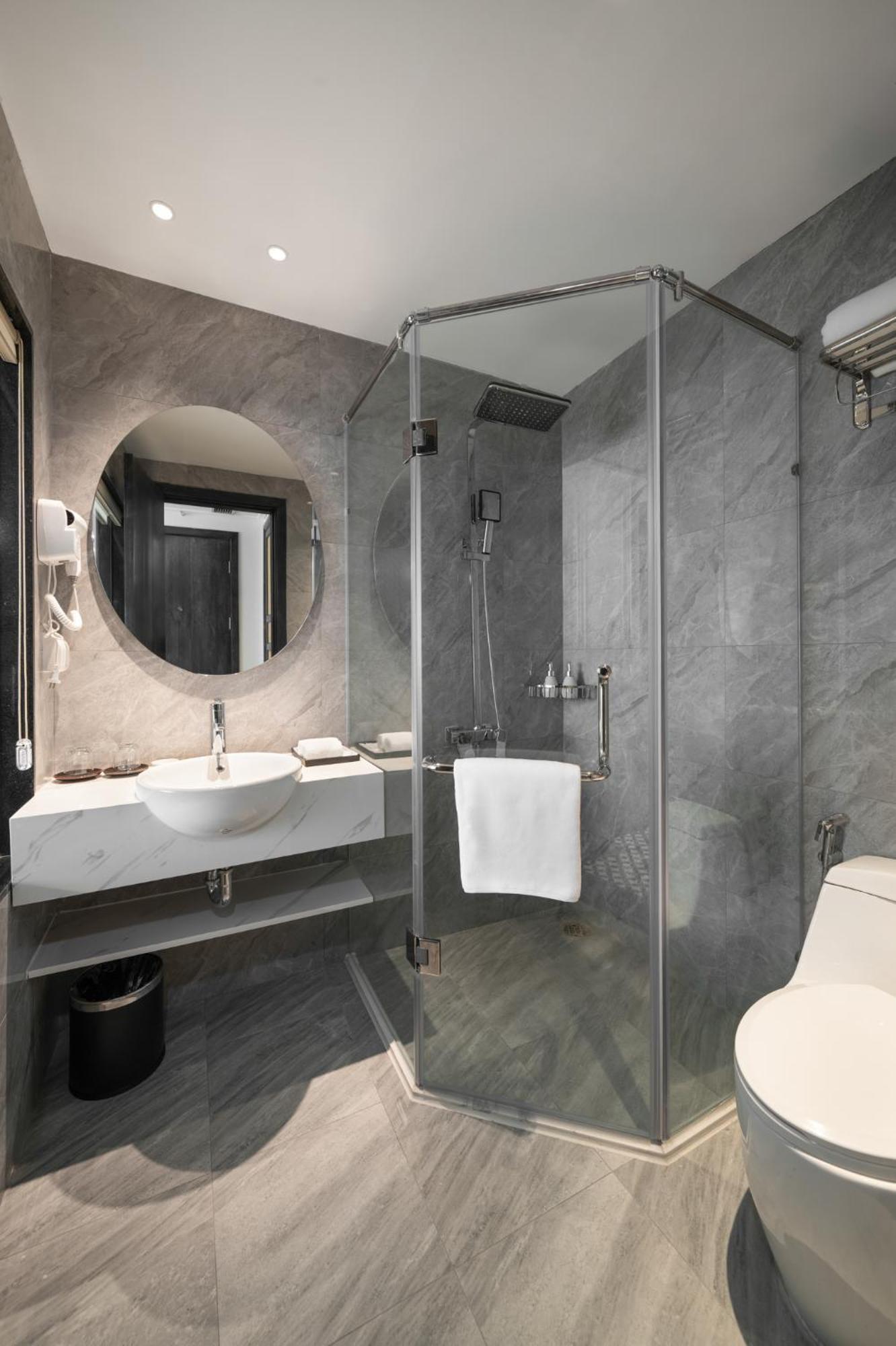 Luxe Paradise Premium Pham Hong Thai 4*