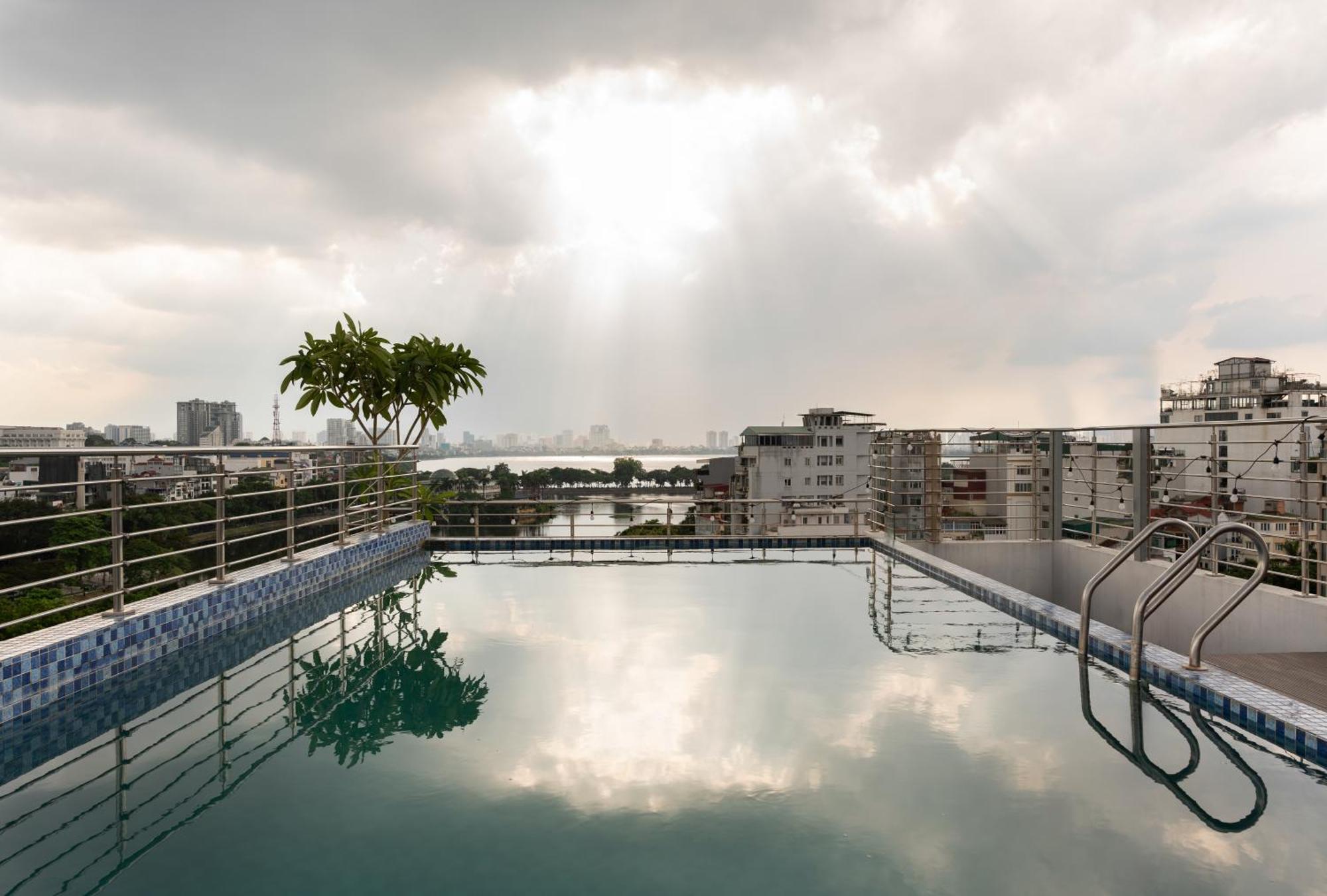 Luxe Paradise Premium 4* Hanoi