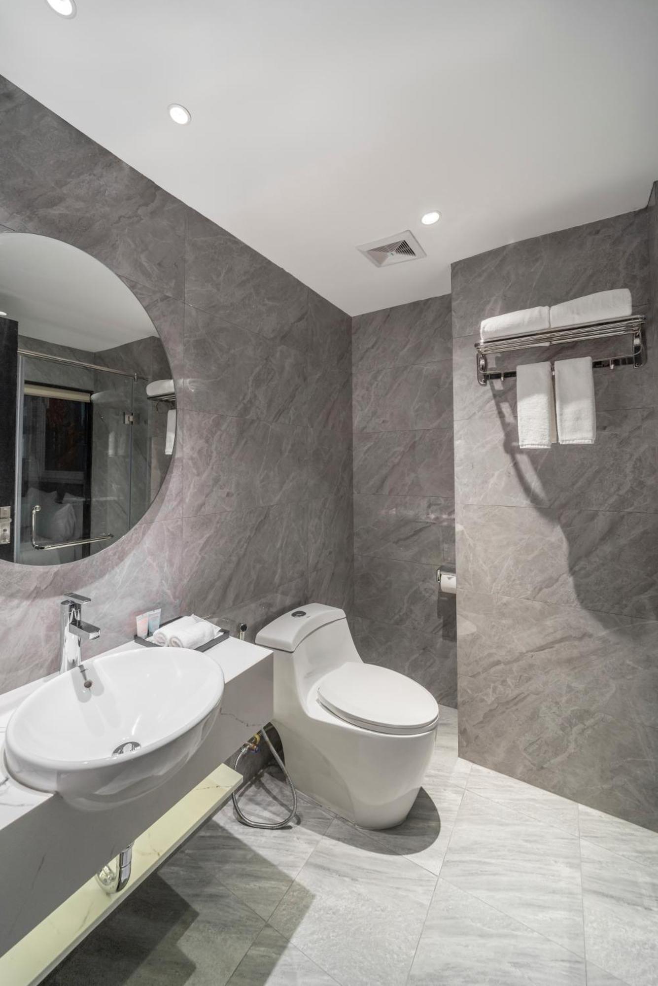 Hotel Luxe Paradise Premium Hanoi
