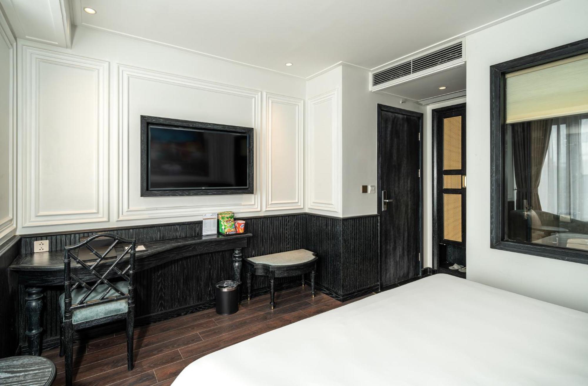 Luxe Paradise Premium Pham Hong Thai Hanoi