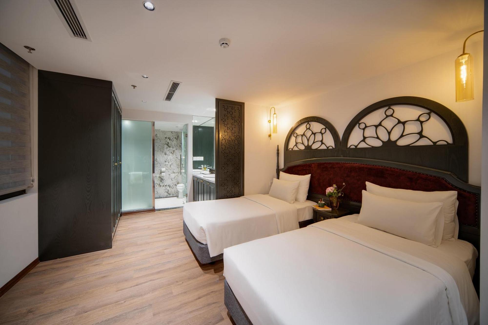 Khách sạn Eli Rina 4*