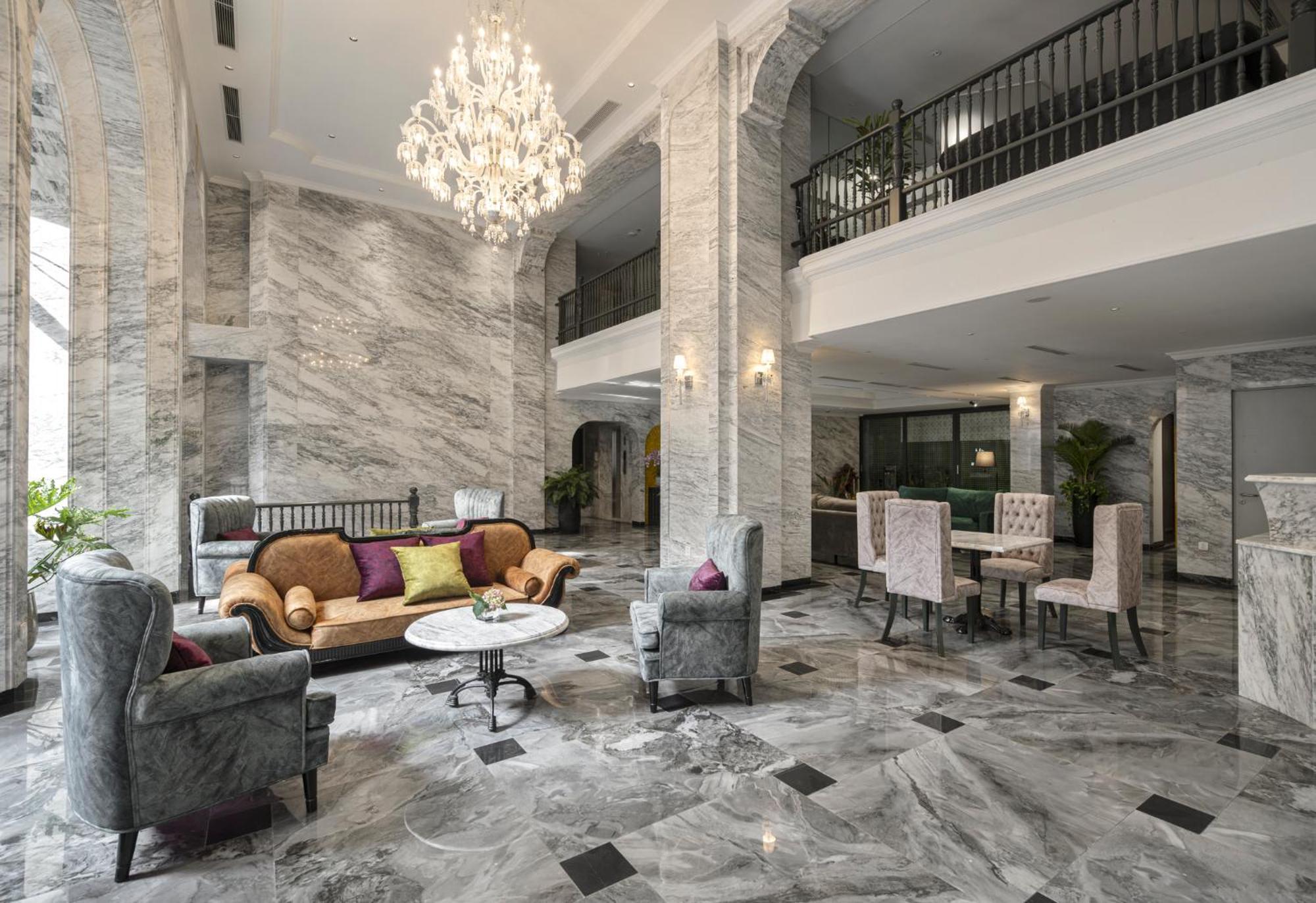Khách sạn Eli Rina 4*