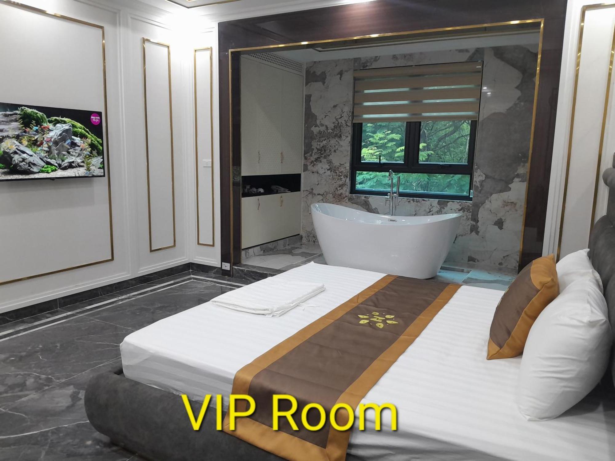 Bao Ngoc Dinh Cong Hotel