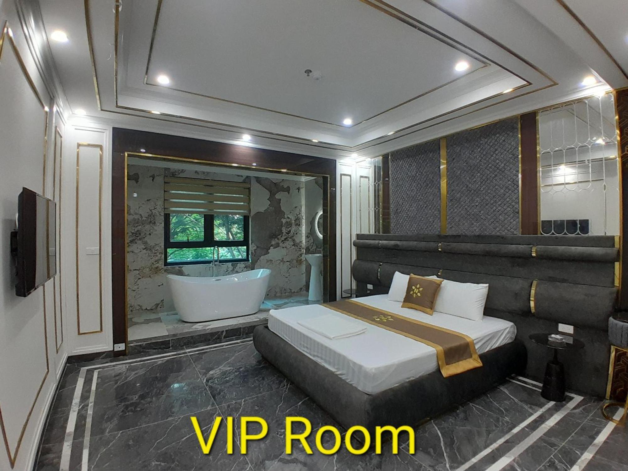 Hotel Bao Ngoc Dinh Cong 4*