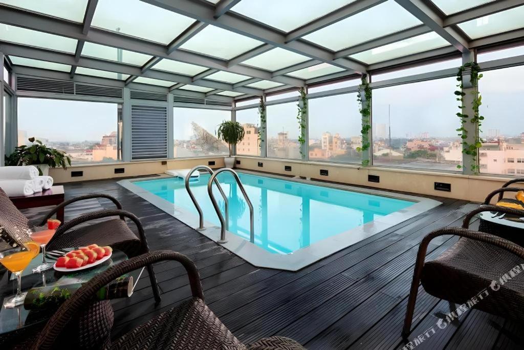 Hotel Bay Luxury -skylark - 15 Phan Dinh Phung Hanoi