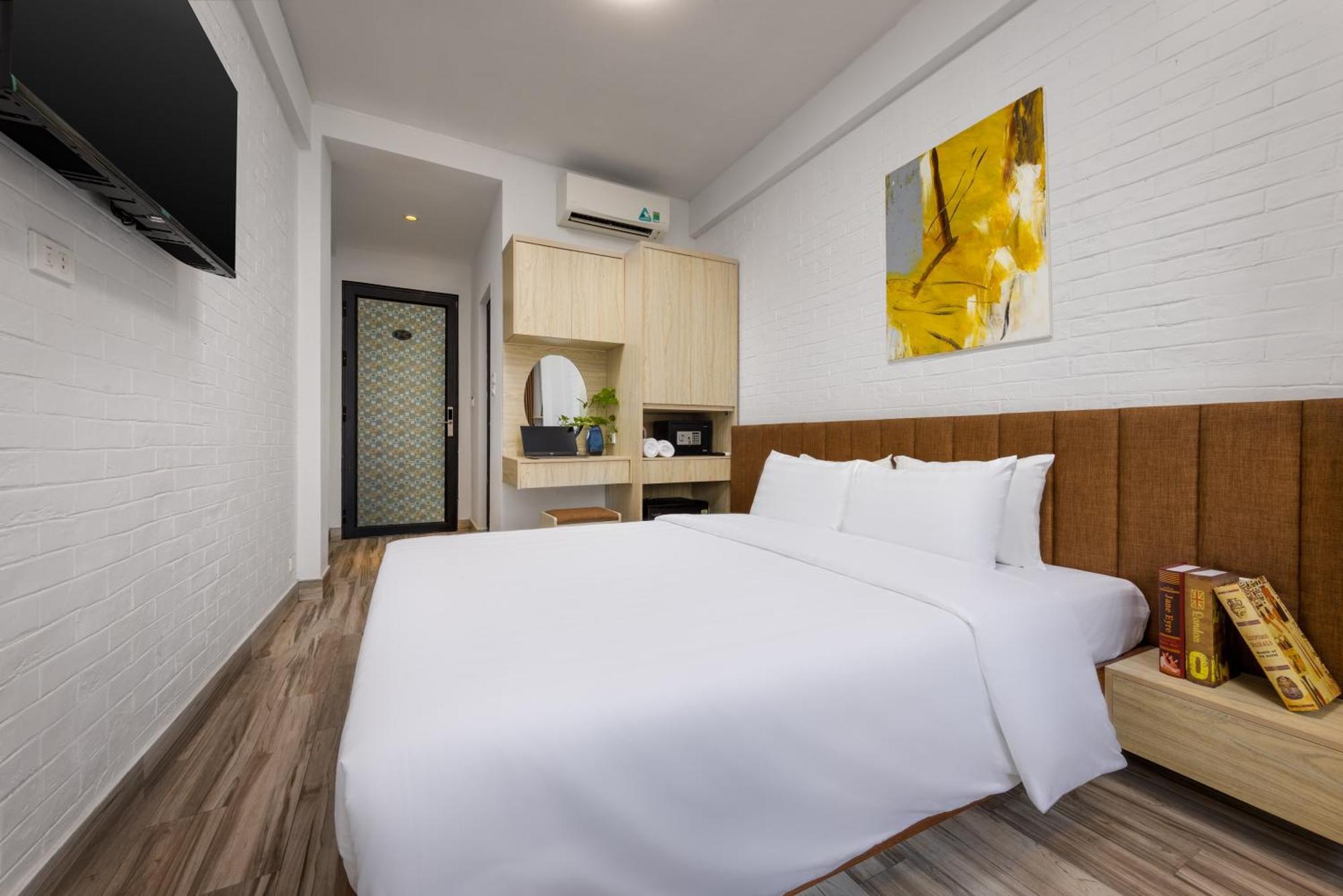 Hotel Center View And Hanoi
