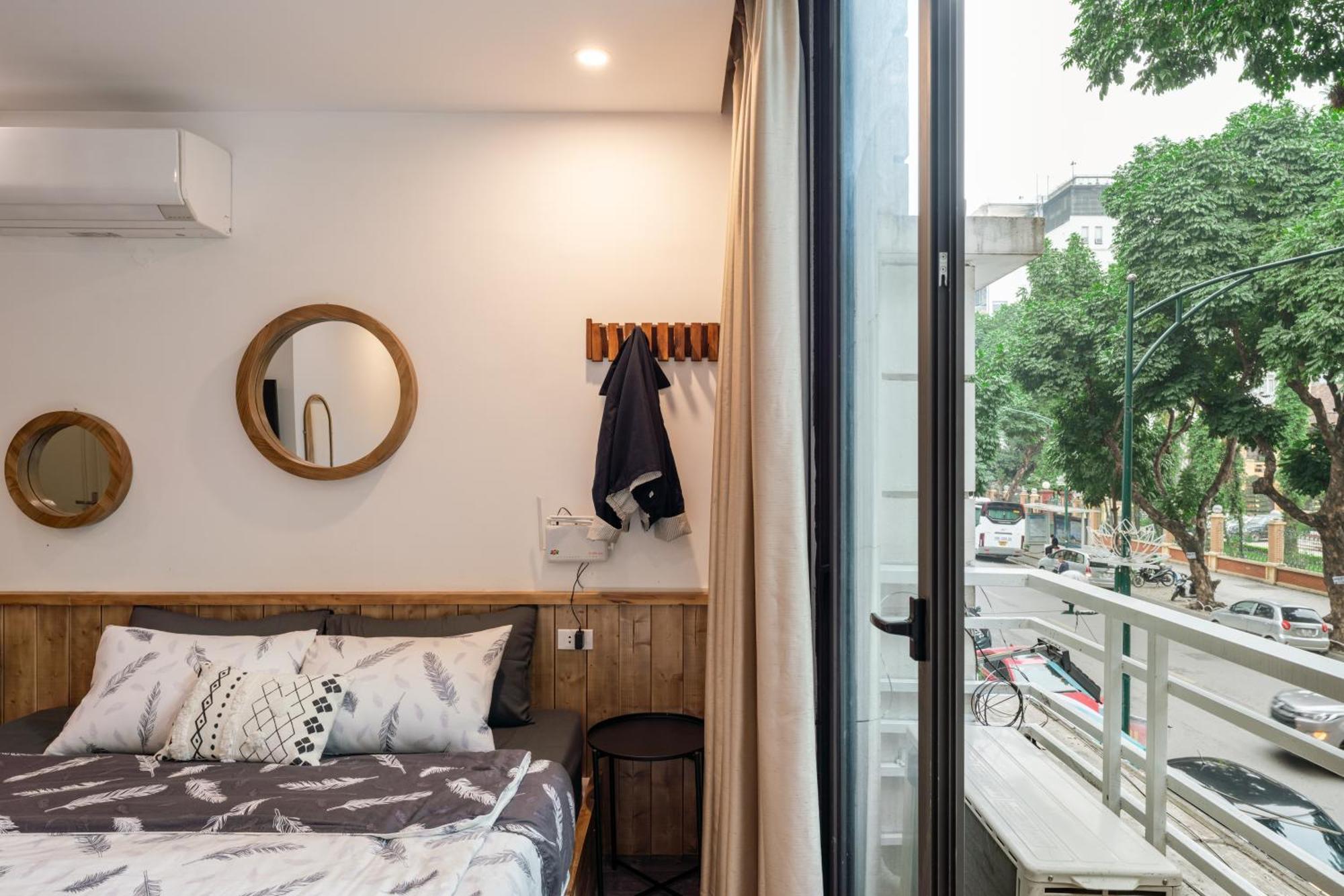 Apartment Train Street View- Amber-touched & Private Self-check-in *