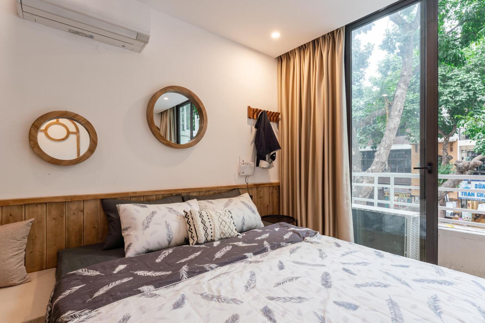Apartment Train Street View- Amber-touched & Private Self-check-in *