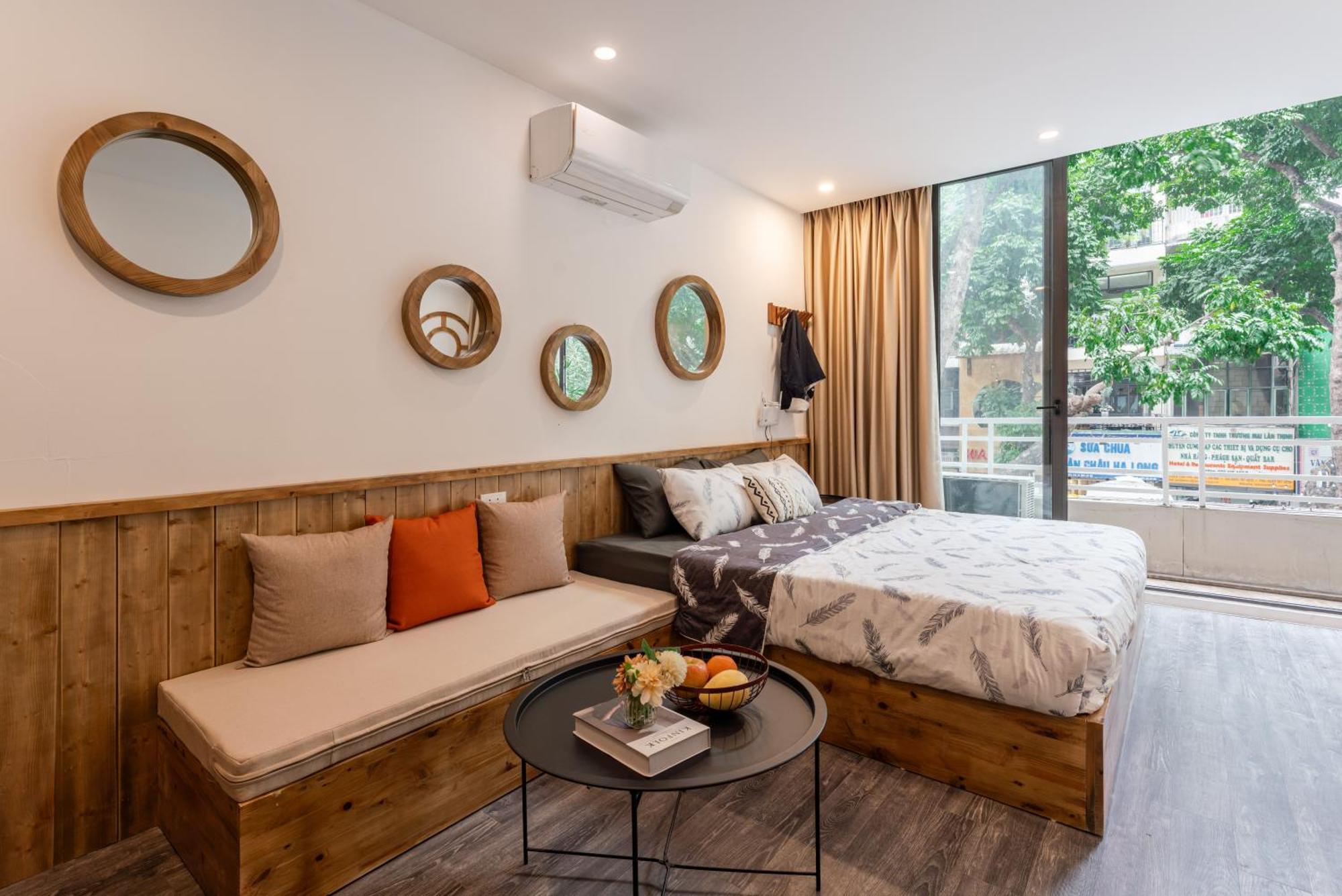 Train Street View- Amber-touched & Private Self-check-in Apartment