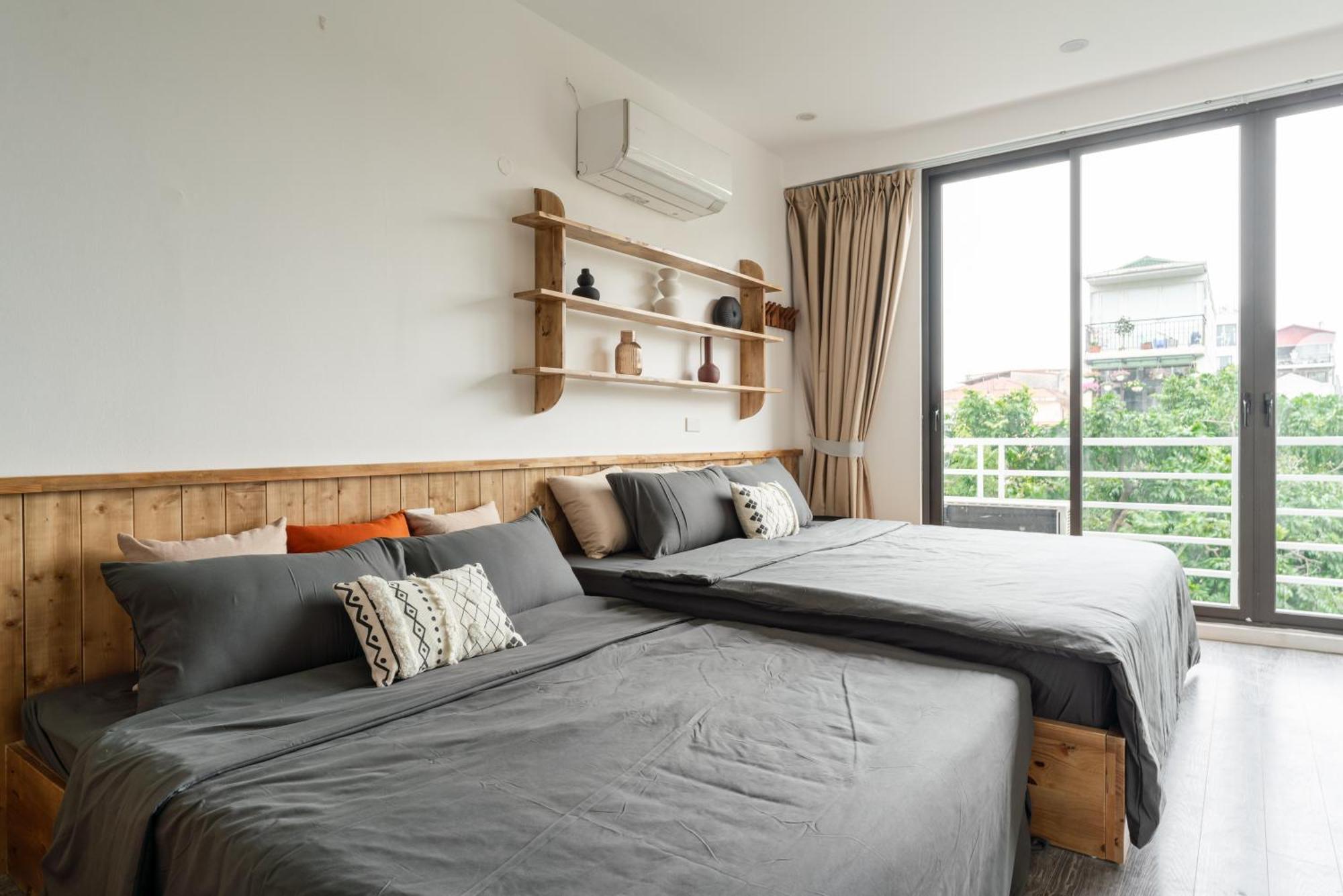 Train Street View- Amber-touched & Private Self-check-in Apartment Hanoi