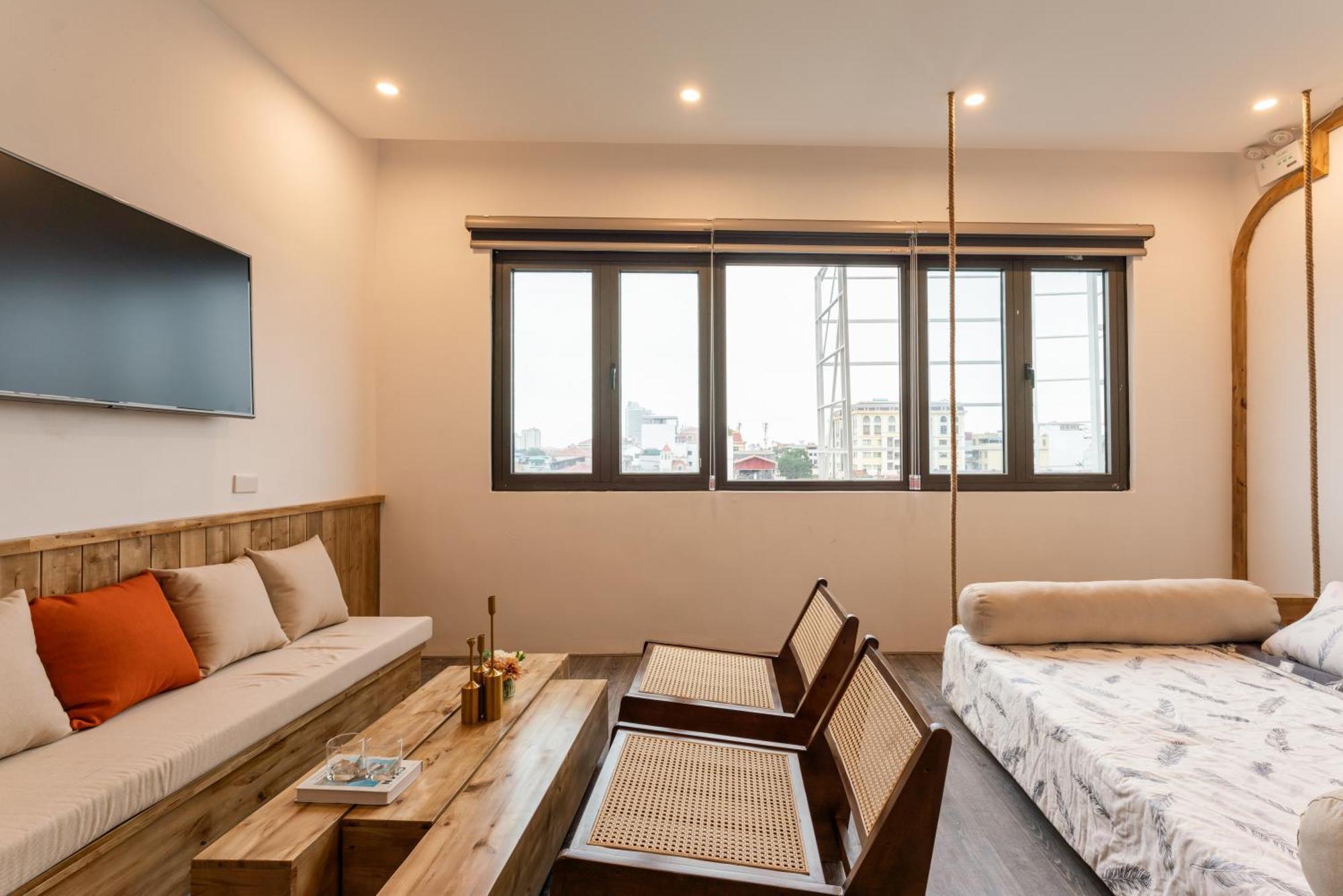 Apartment Train Street View- Amber-touched & Private Self-check-in *