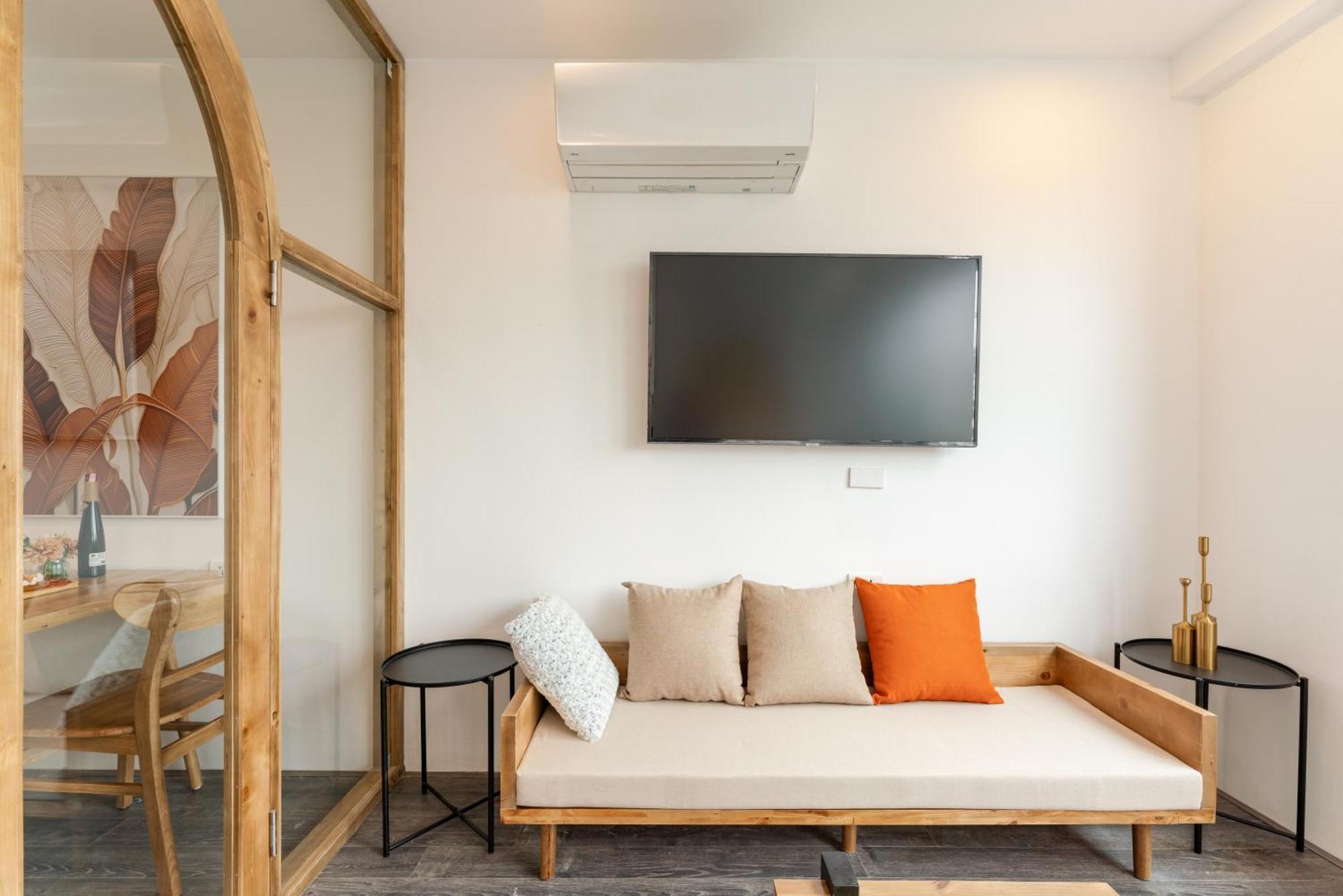 Train Street View- Amber-touched & Private Self-check-in Apartment Hanoi