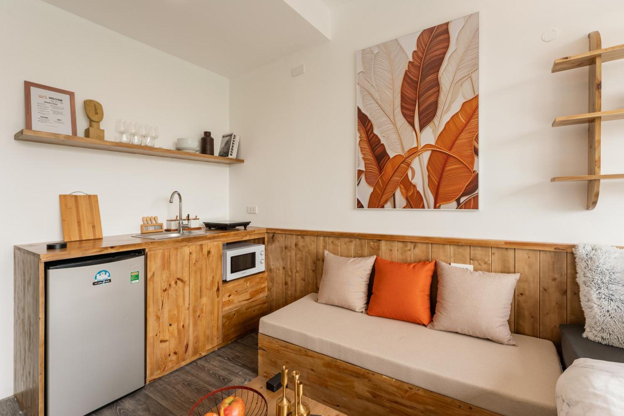 Train Street View- Amber-touched & Private Self-check-in Apartment *