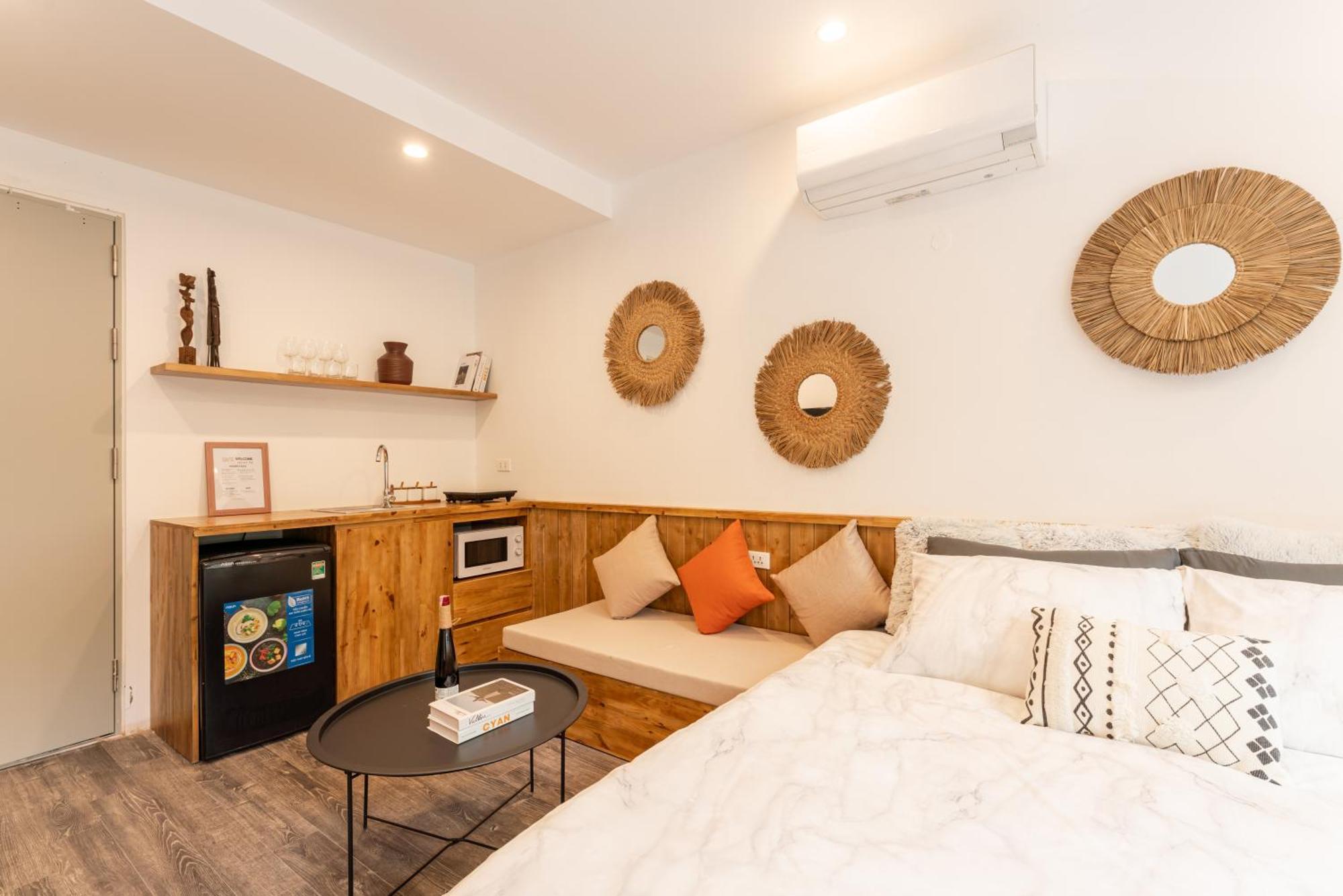 Apartment Train Street View- Amber-touched & Private Self-check-in *