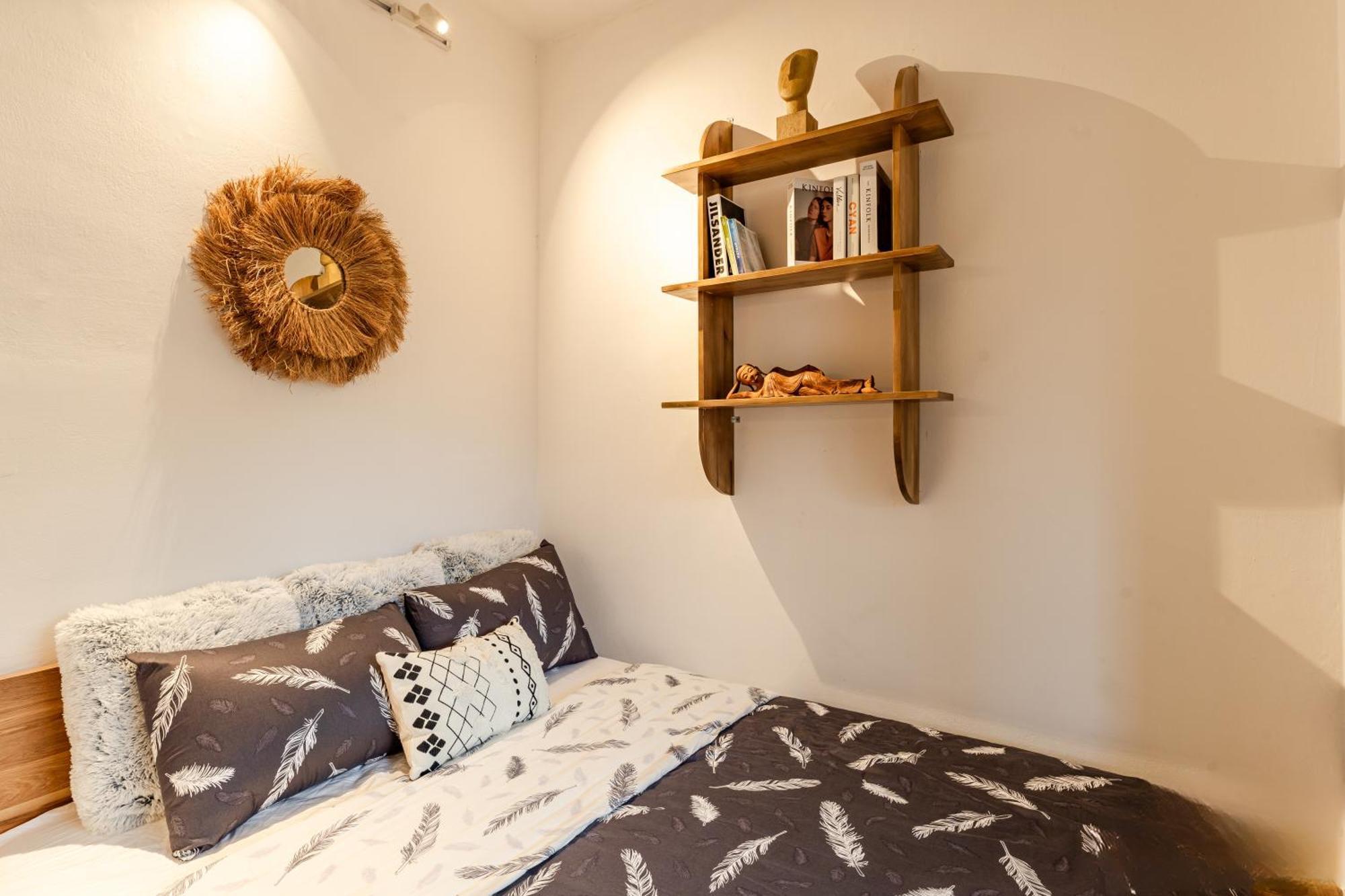 Sunny Old Quarter Near Train Street - Big Balcony, Kitchen- Self Check-in