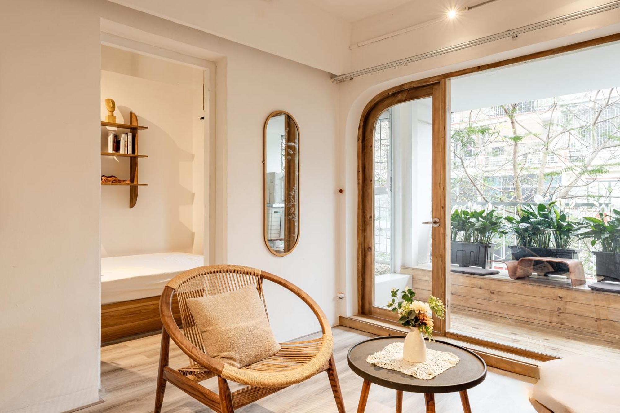 Sunny Old Quarter Near Train Street - Big Balcony, Kitchen- Self Check-in Apartment Hanoi