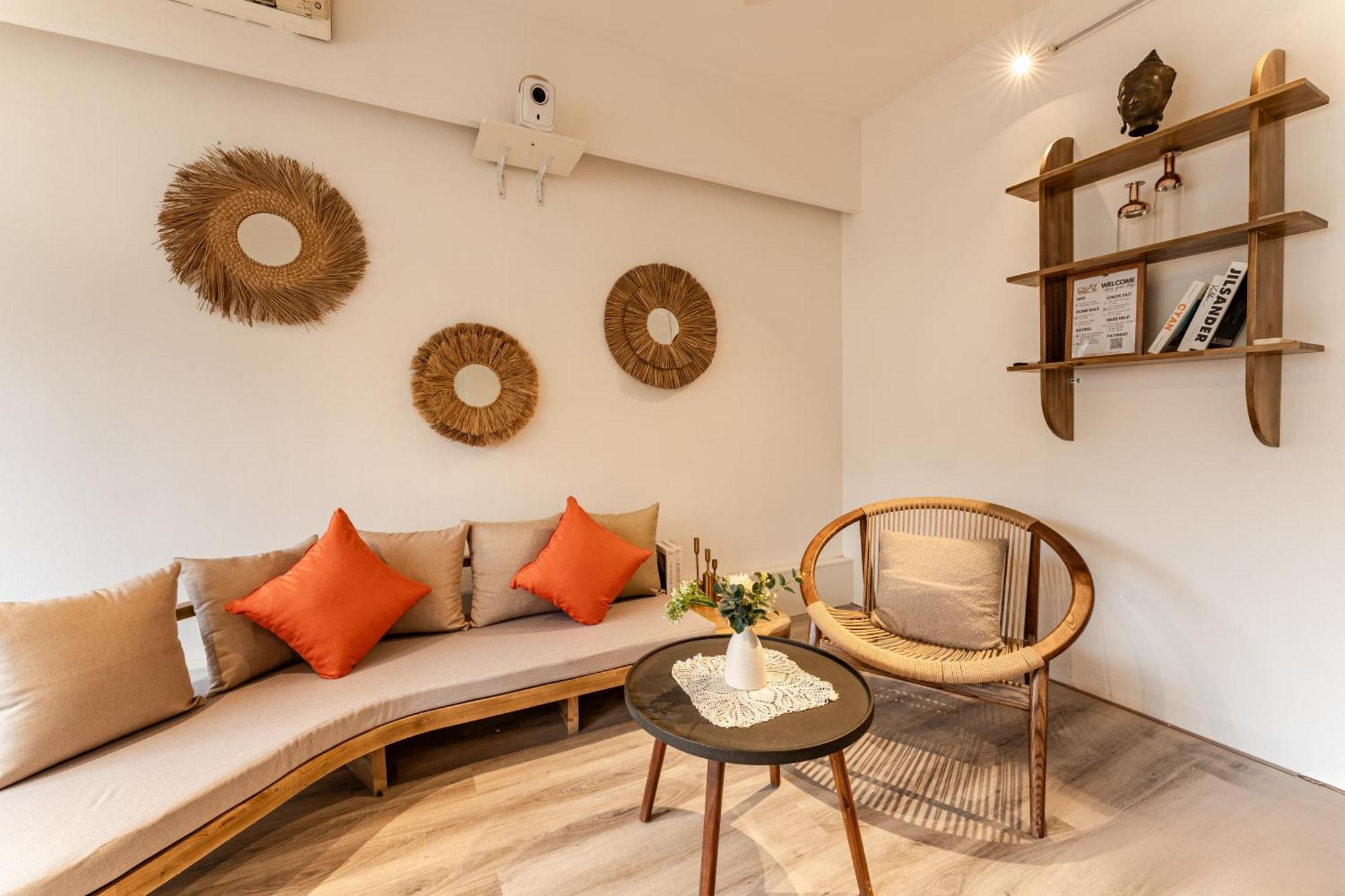 Sunny Old Quarter Near Train Street - Big Balcony, Kitchen- Self Check-in