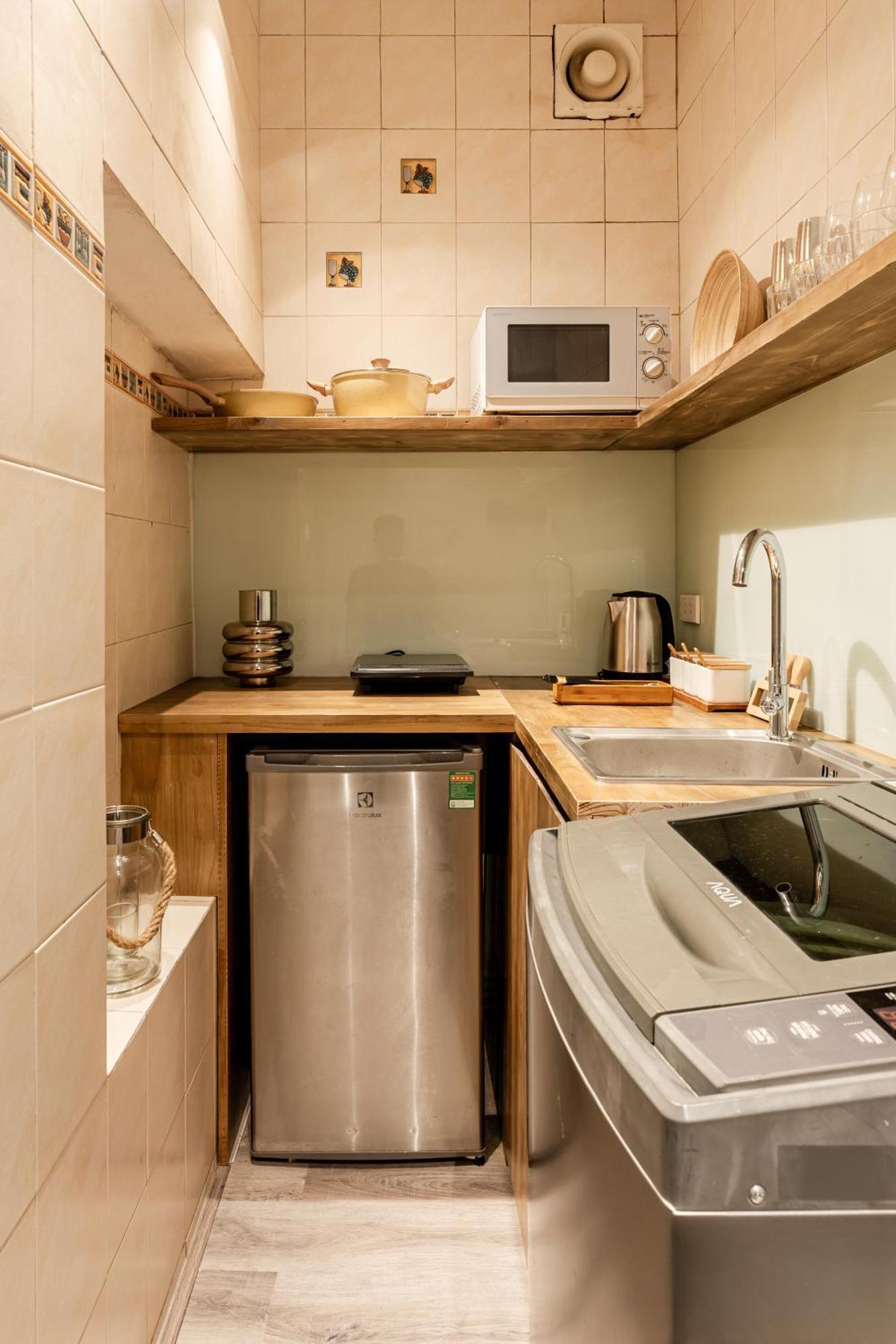 Sunny Old Quarter Near Train Street - Big Balcony, Kitchen- Self Check-in Apartment