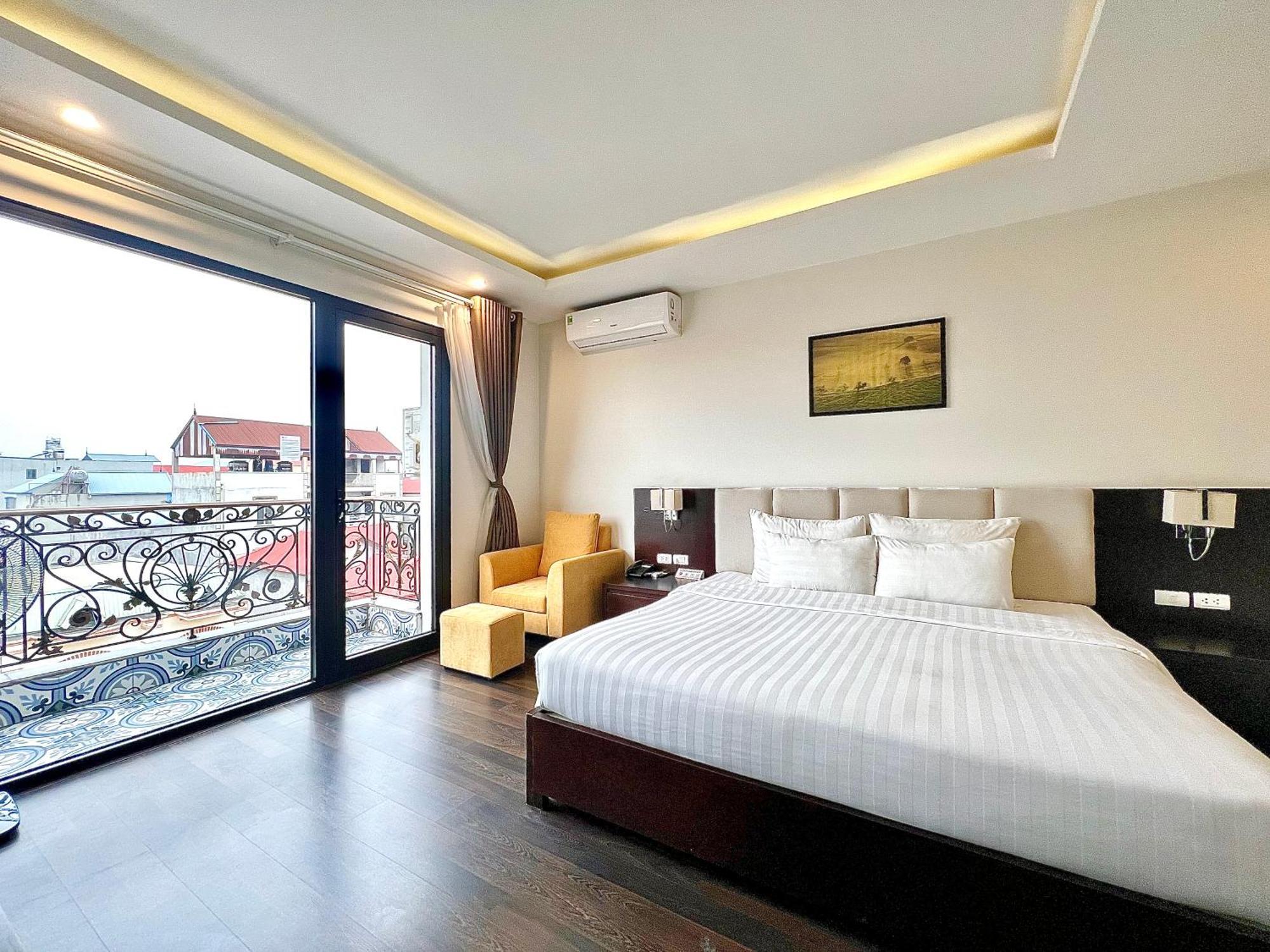 Paragon Noi Bai & Pool Hotel 4*