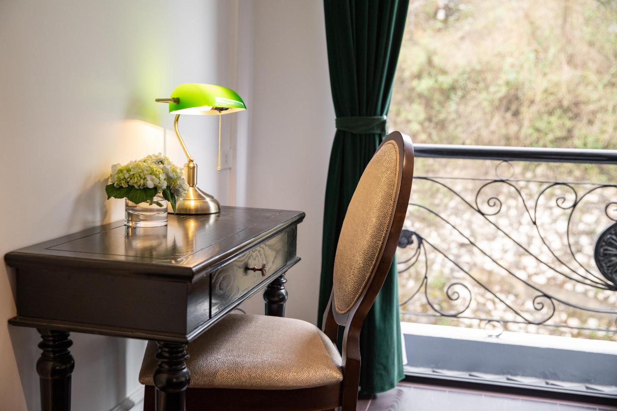 Hotel The Flower Boutique & Travel