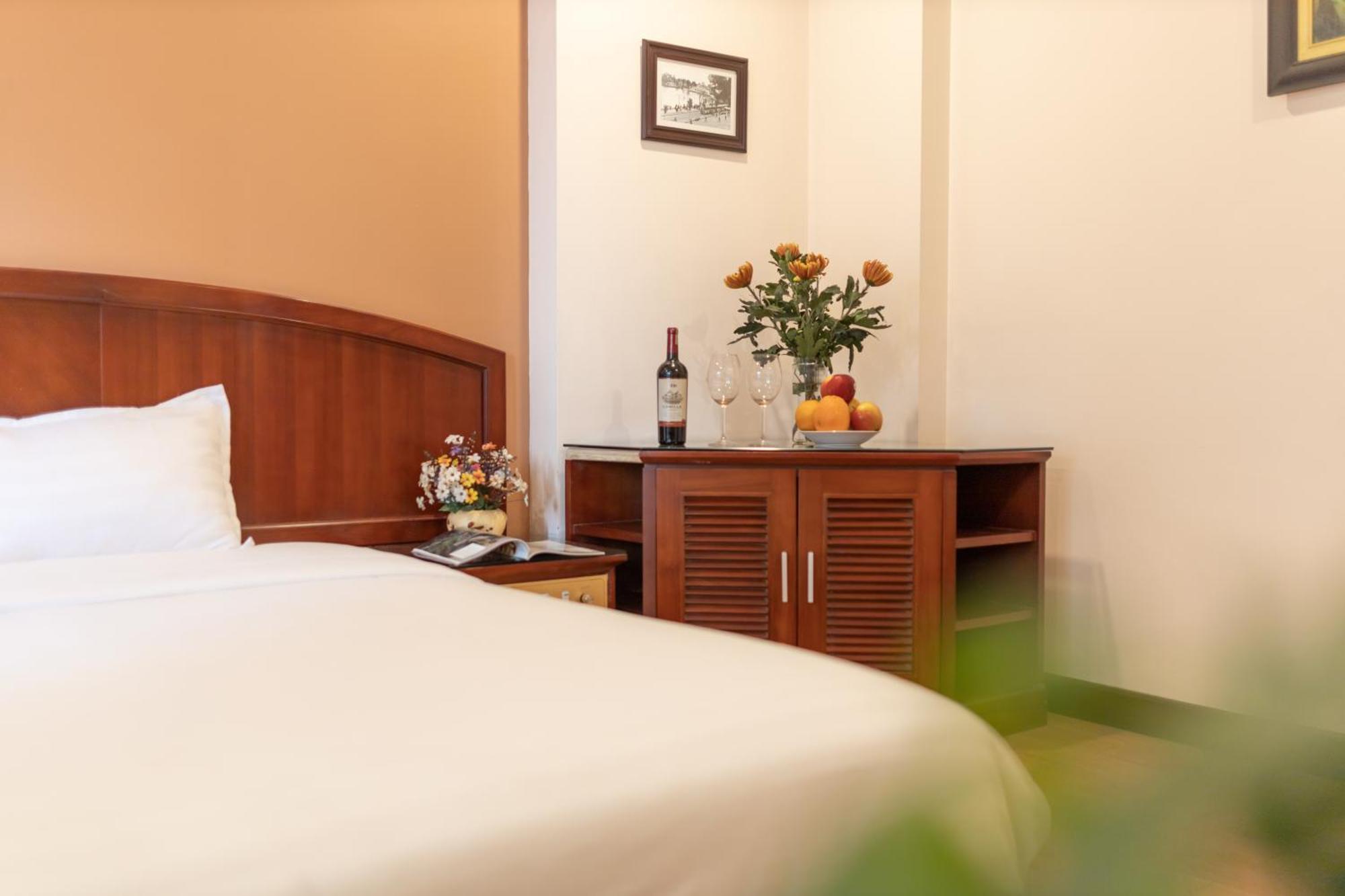 T - Hotel