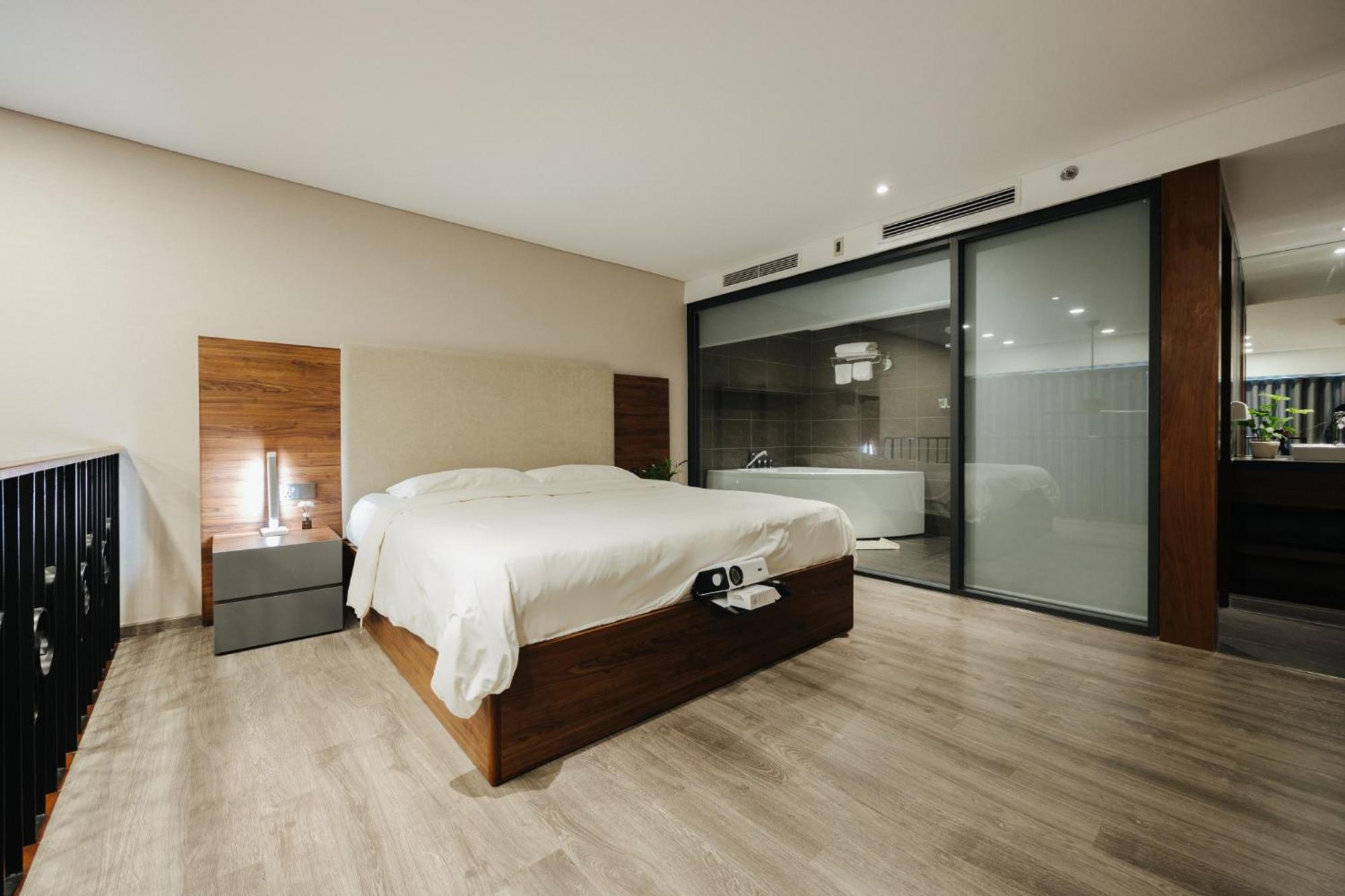 Pentstudio West Nikomix 75m2 Aparthotel *