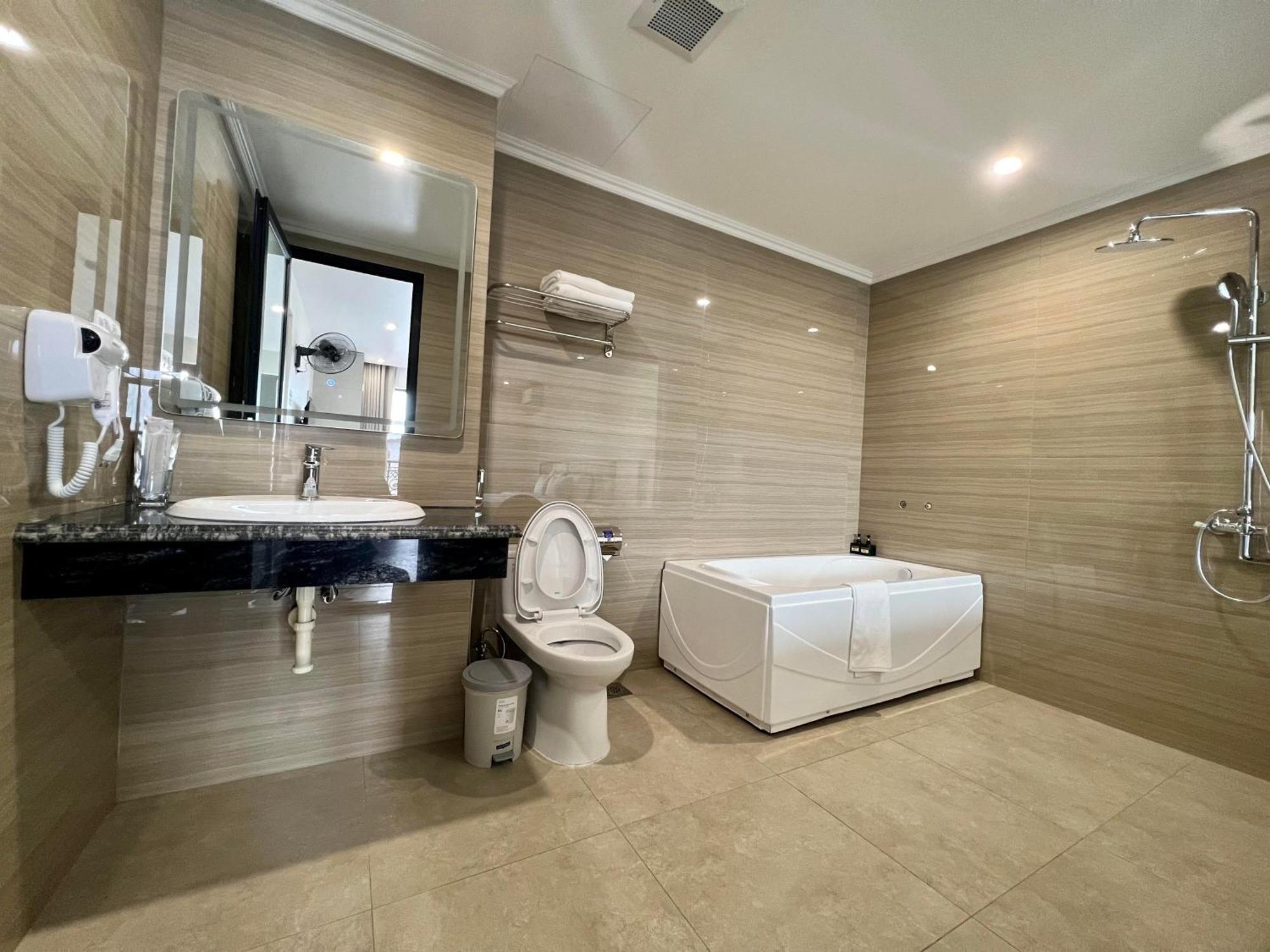 Grand Dragon Noi Bai 3* Hanoi