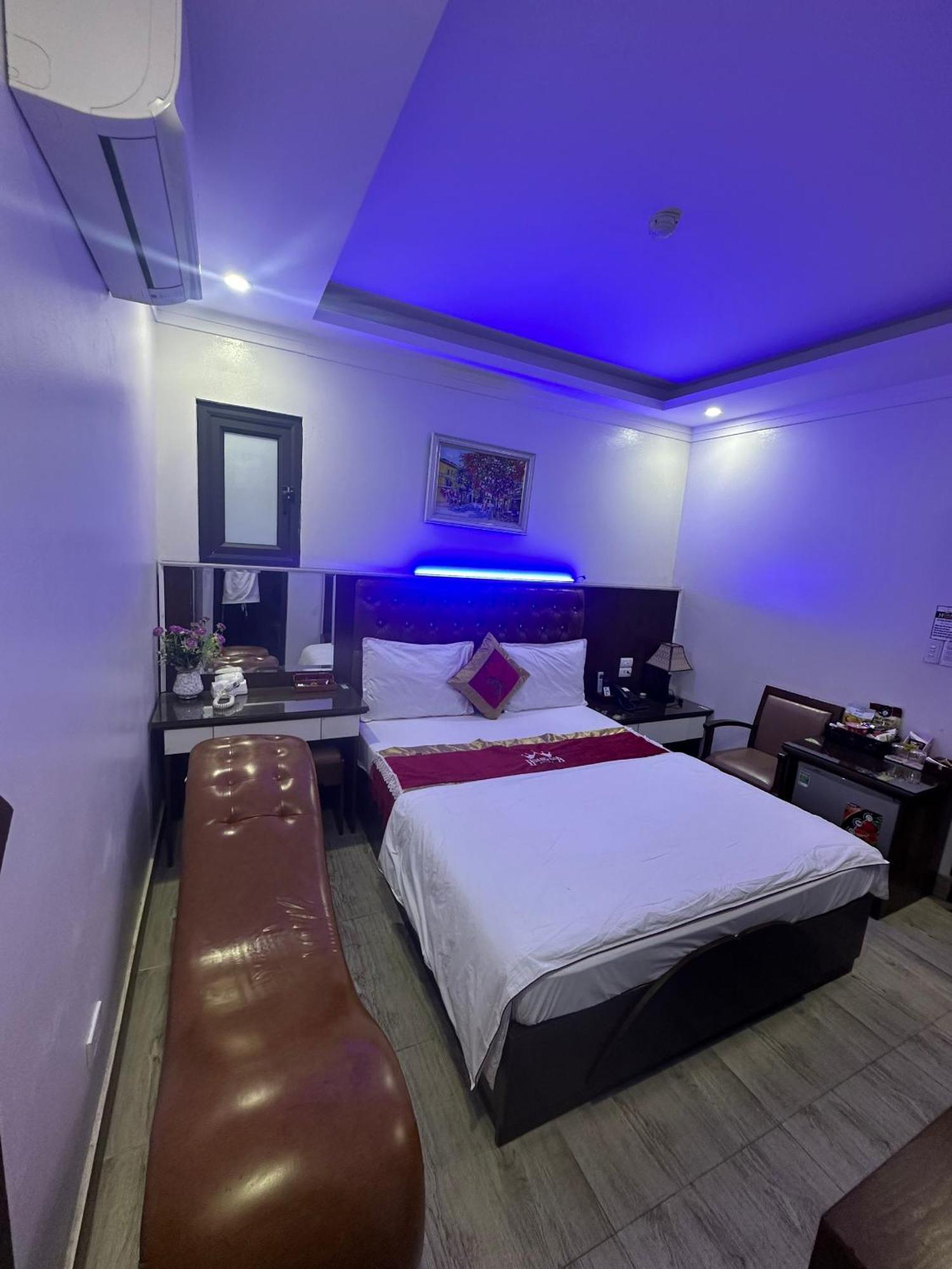 Hoang Gia Long Bien Hanoi