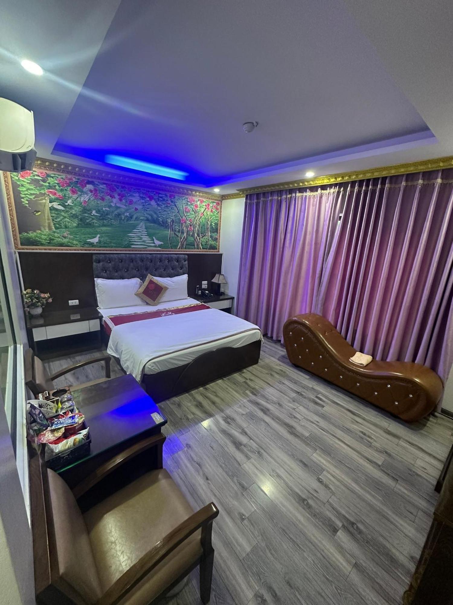 Hoang Gia Long Bien Hanoi