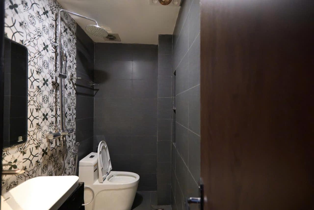 Ben's Premier & - Center Hotel