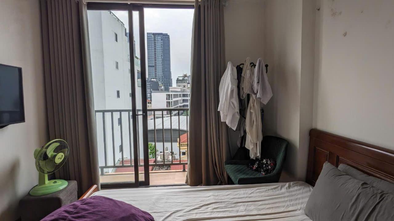 4 - Cheap Price 2 Bedroom Near West *