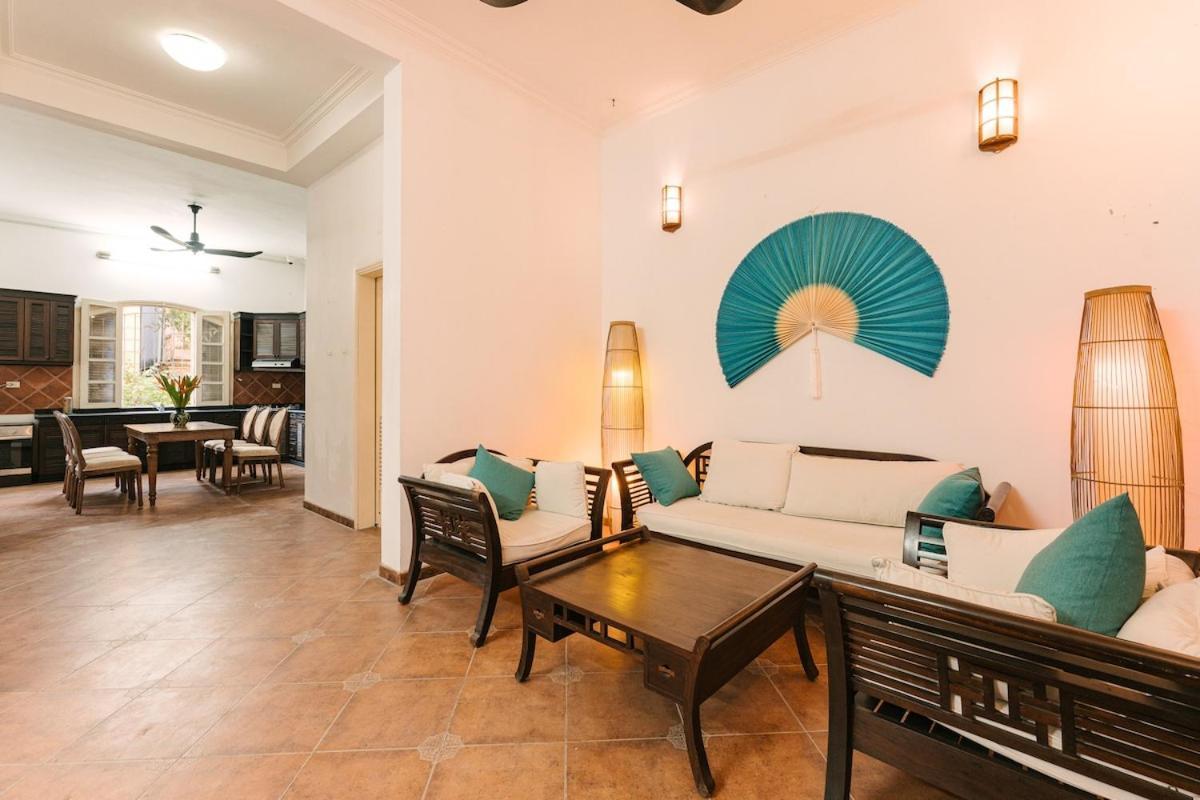 Spacious 5br Mansion With Pool And Cinema In Hanoi