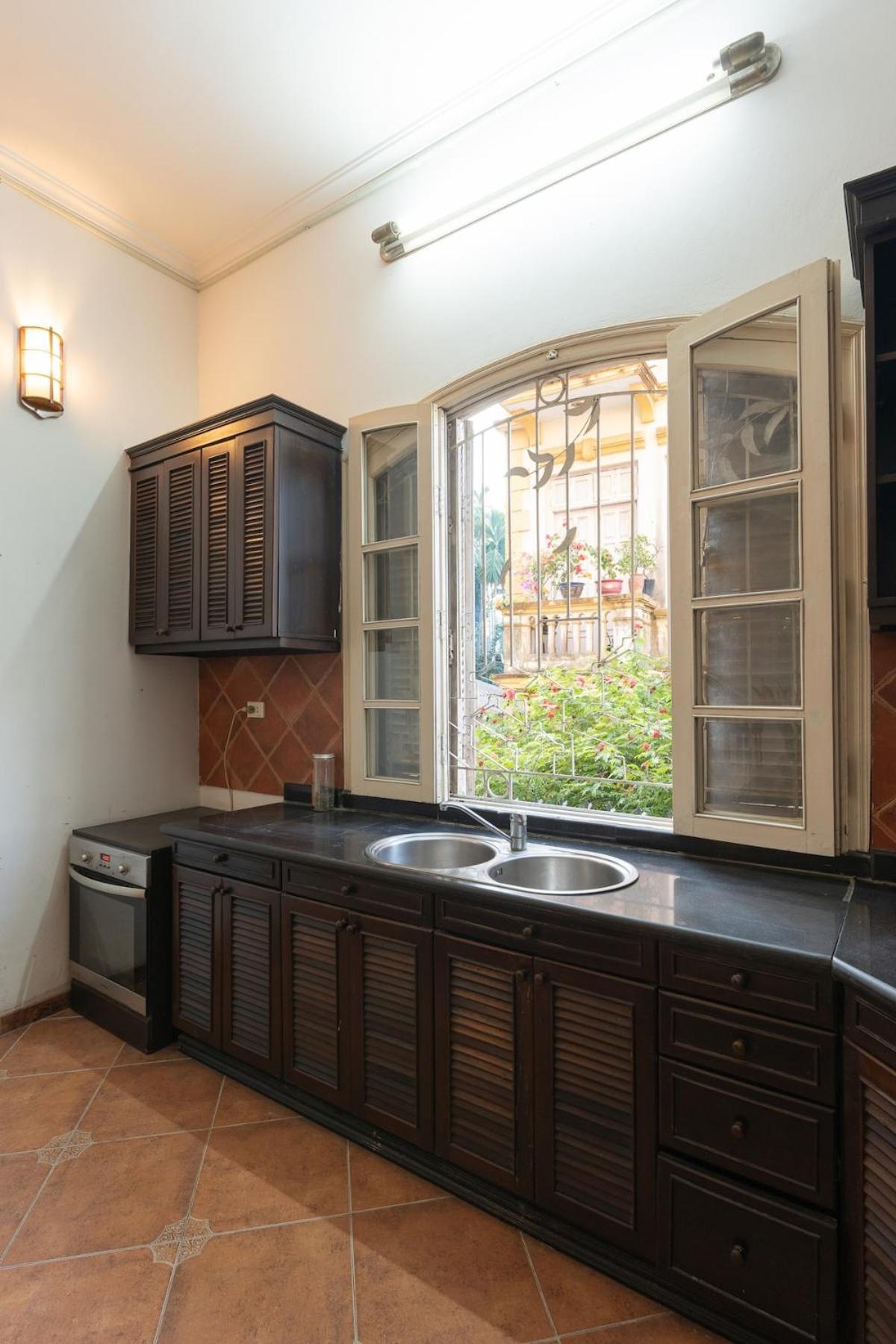Spacious 5br Mansion With Pool And Cinema In Hanoi
