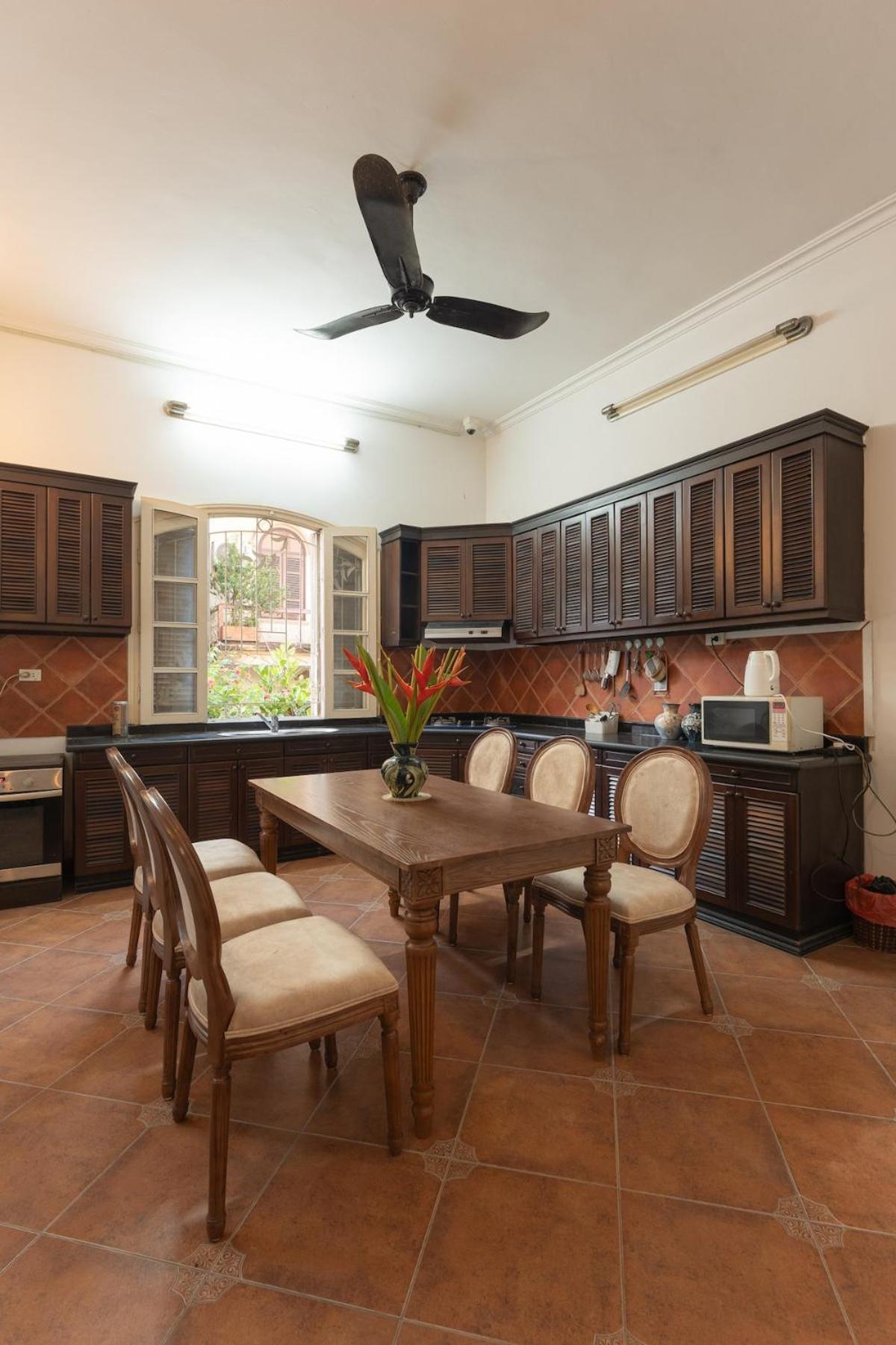 Spacious 5br Mansion With Pool And Cinema In