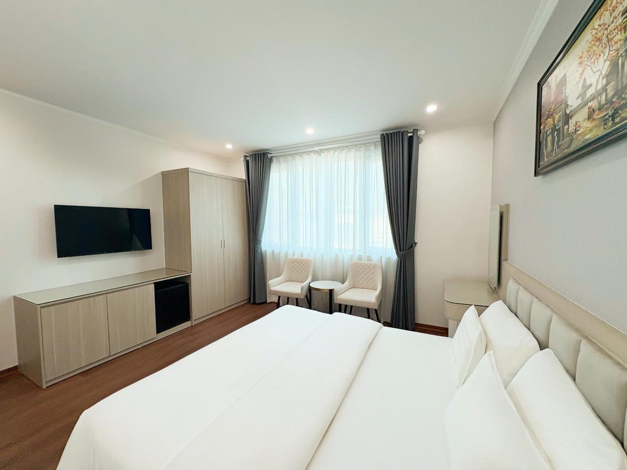 A25 - Hoang Dao Thuy 2 3*