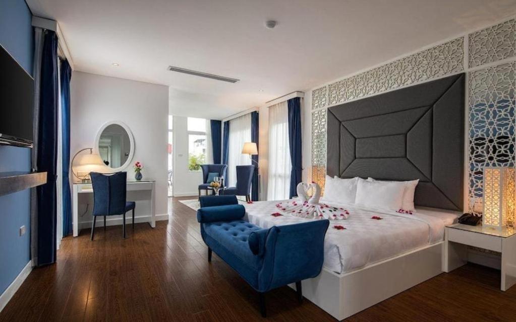 Victor Metropolis & Rooftop Bar Hotel
