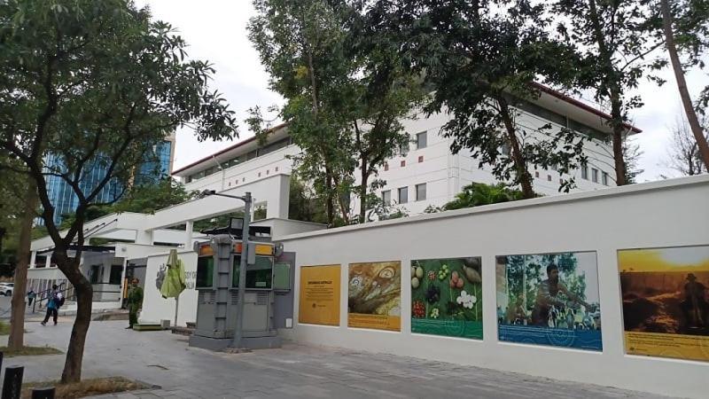 Khách sạn hẻo lánh New Hà Nội