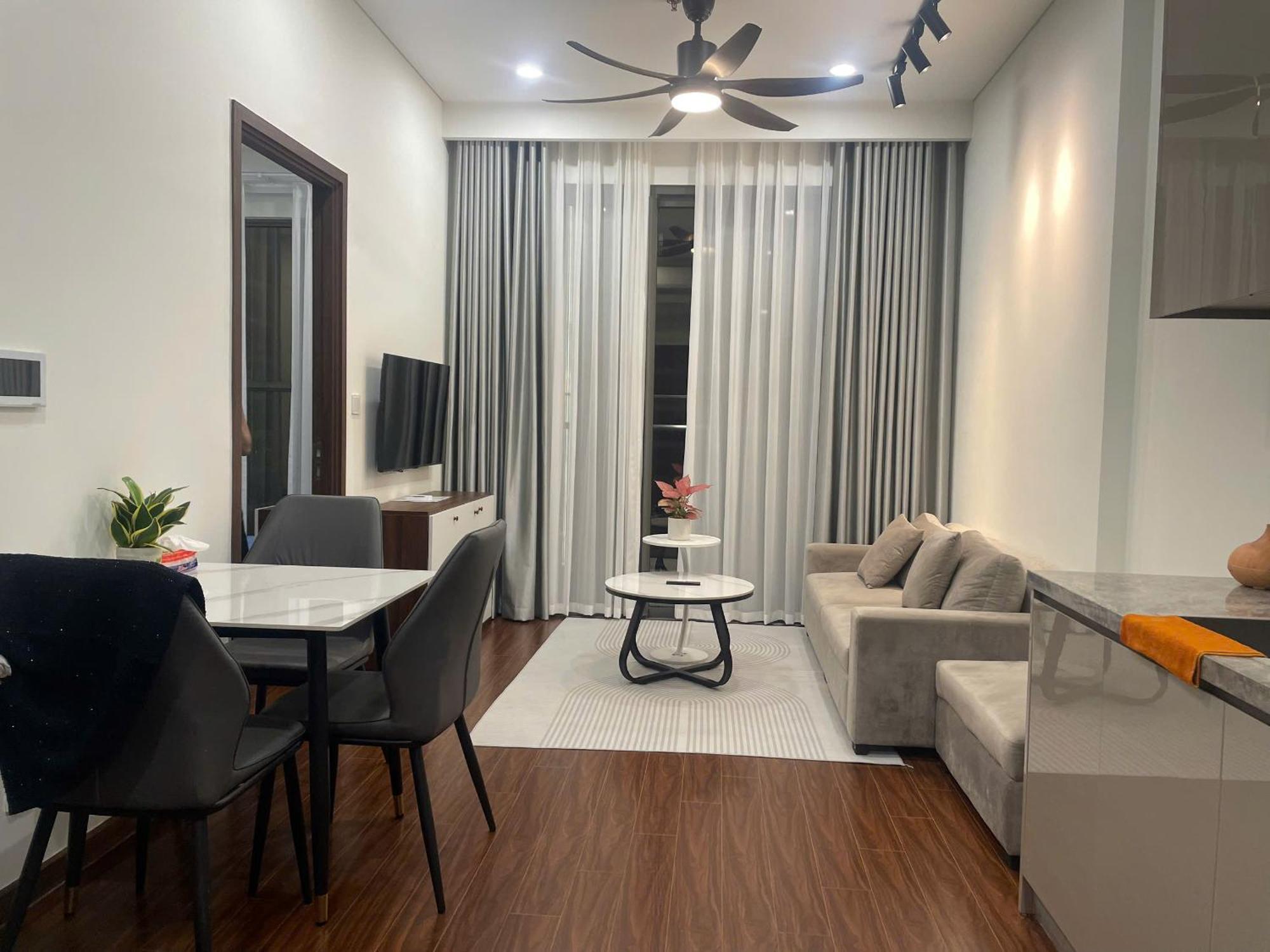 Luxury M1 Masteri- Vinhomes Ocean Park 1 Apartment *