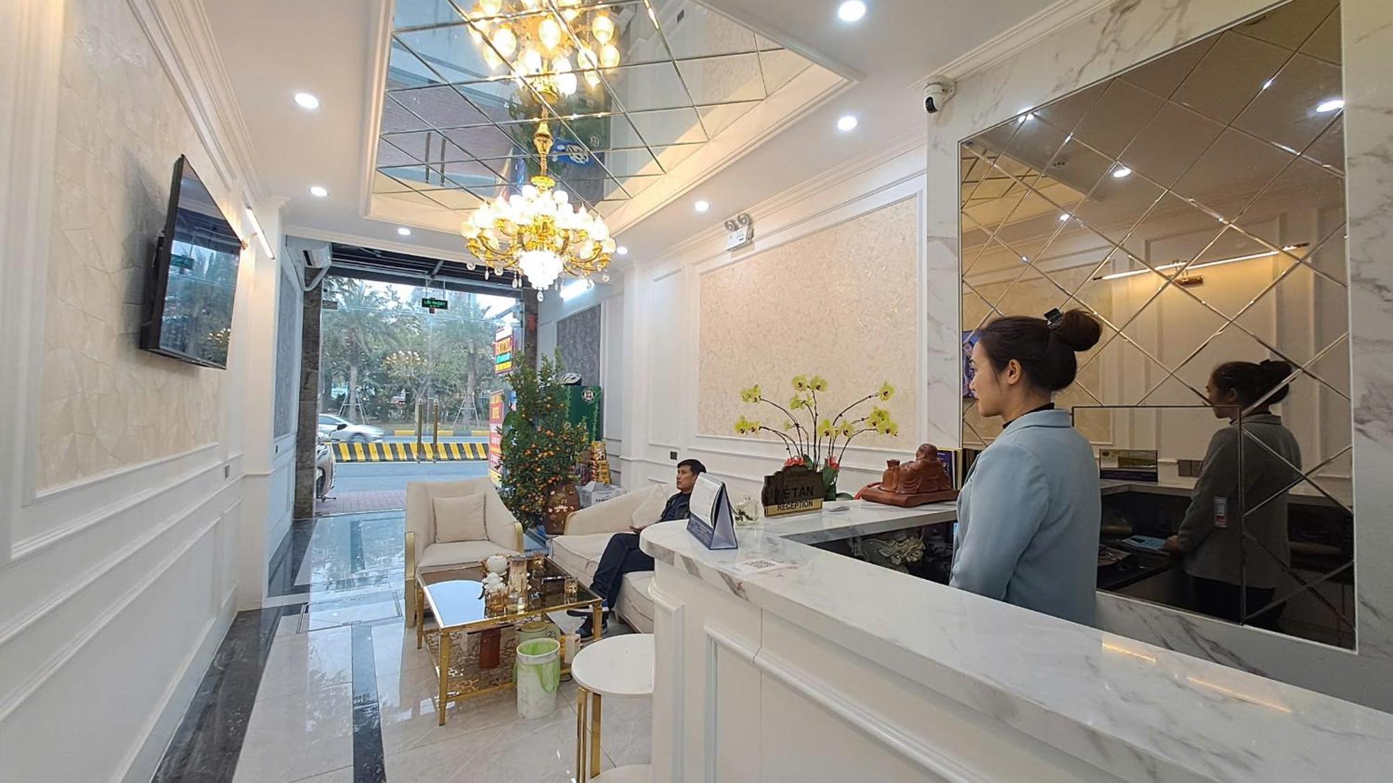 Luxury Airport Hotel 3*