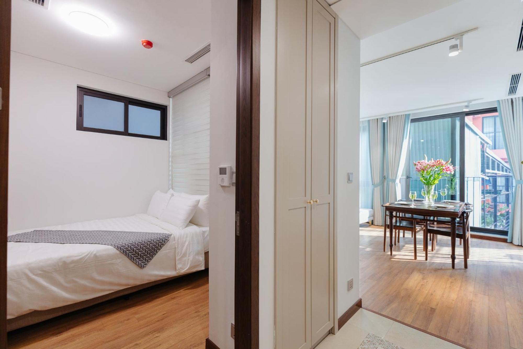 Apartment Margaery Lakeside - 2 Bedroom With Balcony Hanoi