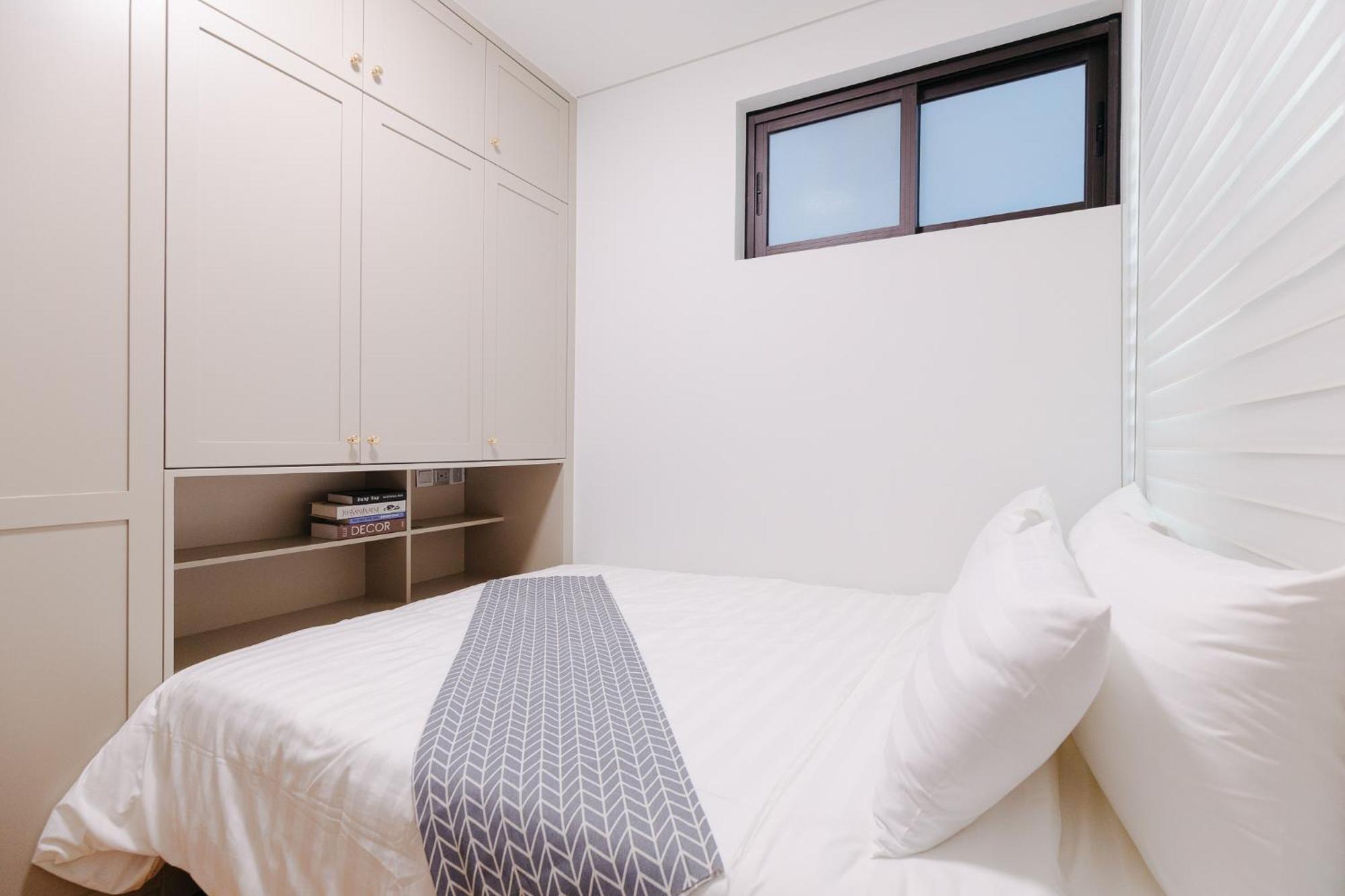 Margaery Lakeside - 2 Bedroom With Balcony * Hanoi