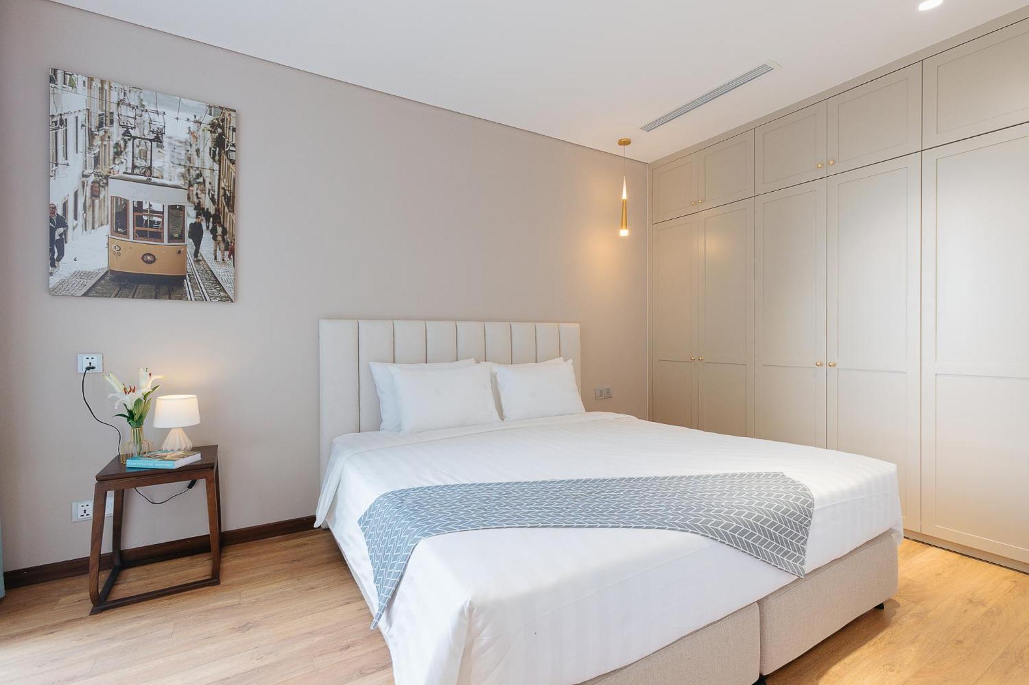 Margaery Lakeside - 2 Bedroom With Balcony *